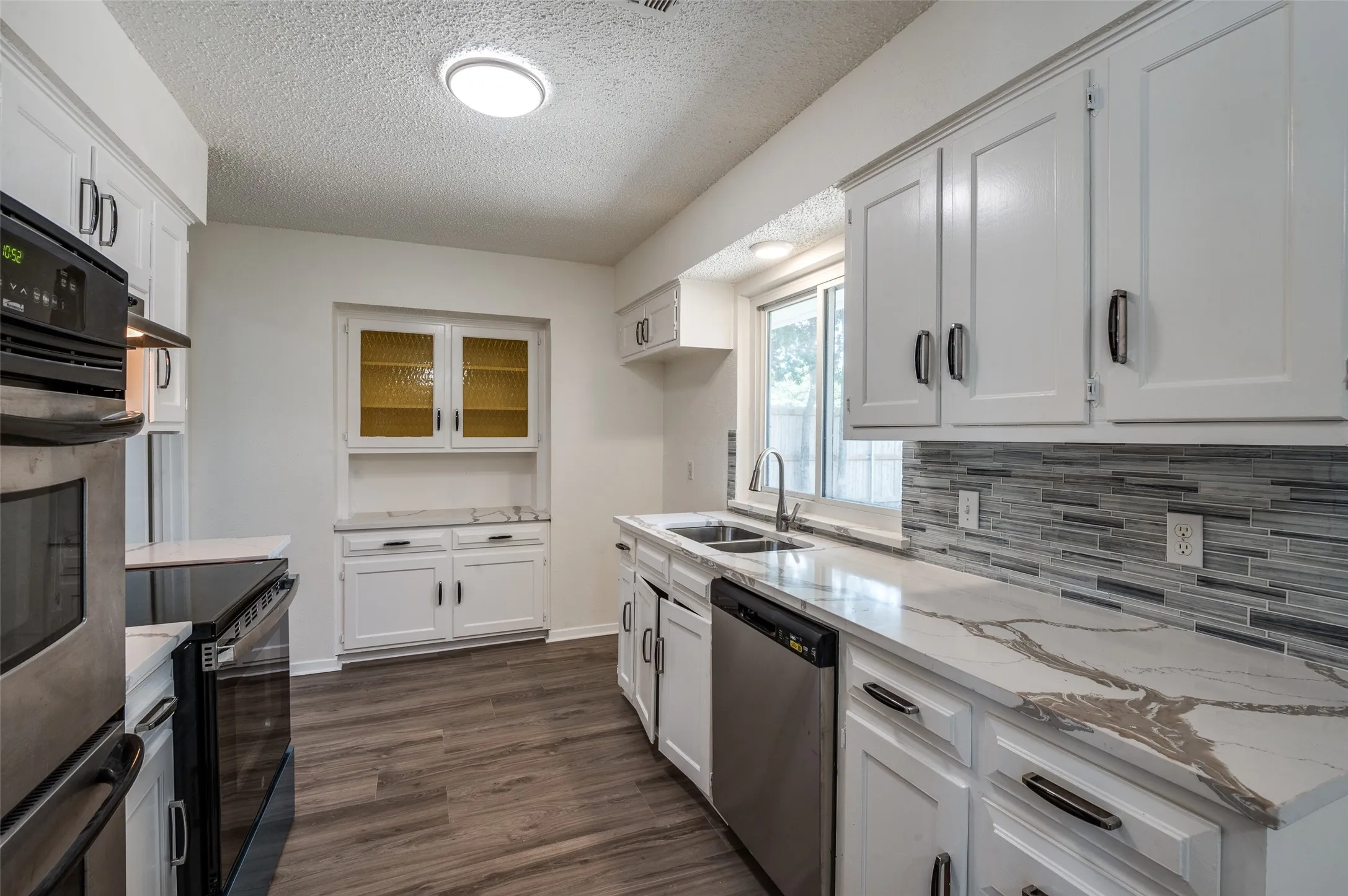 Single Family Residence For Sale in Denton County , 1902 Pat Ln, Carrollton, Texas 75006, 3 Bedrooms, 2 Bathrooms, 2 Garage spaces, 1,859 Sqft, built in 1974, Price $385,000, mls#21139109, Real Estate Agent in Carrollton, Homes For Sale in Denton county, Homes For Sale in Carrollton, Realtor in Carrollton Texas, Real Estate Brokerage Independent Realty Texas, Luminita Cordes Realtor