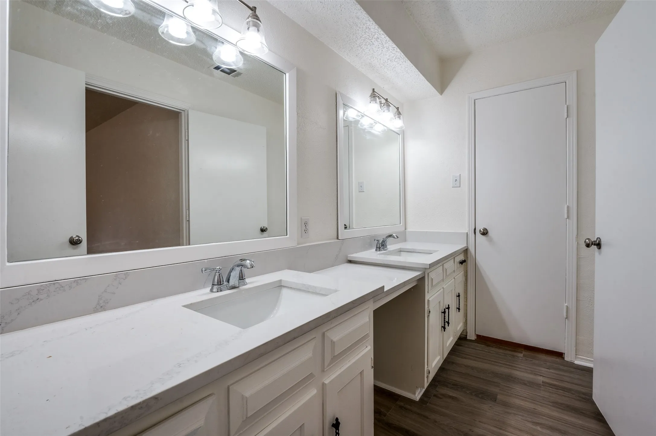 Single Family Residence For Sale in Denton County , 1902 Pat Ln, Carrollton, Texas 75006, 3 Bedrooms, 2 Bathrooms, 2 Garage spaces, 1,859 Sqft, built in 1974, Price $385,000, mls#21139109, Real Estate Agent in Carrollton, Homes For Sale in Denton county, Homes For Sale in Carrollton, Realtor in Carrollton Texas, Real Estate Brokerage Independent Realty Texas, Luminita Cordes Realtor