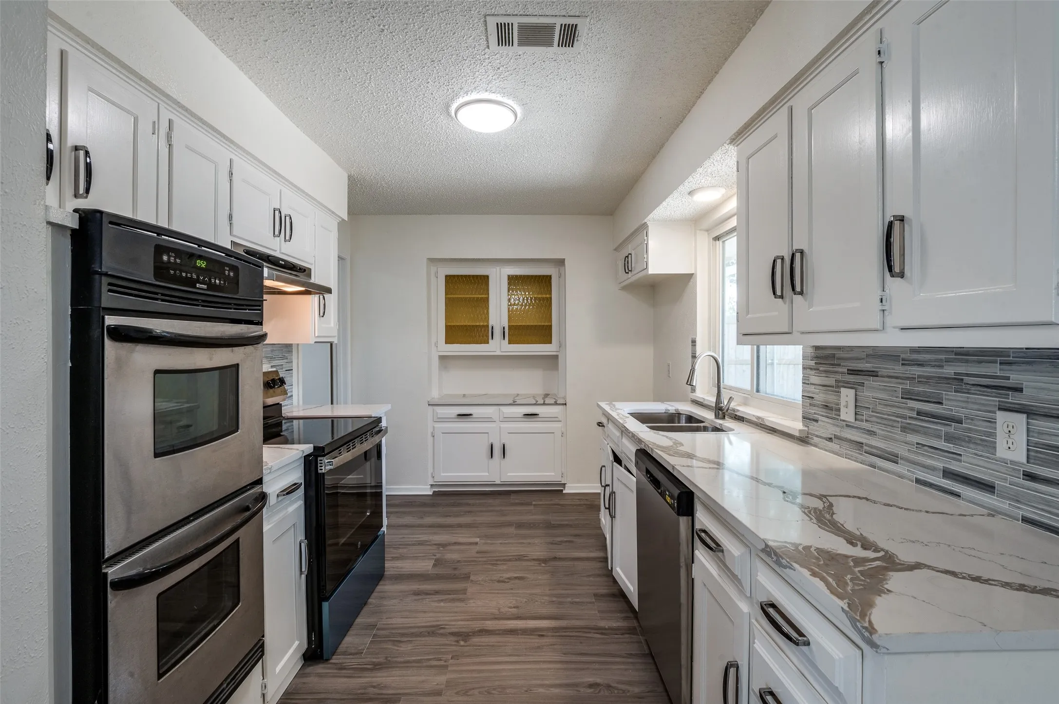 Single Family Residence For Sale in Denton County , 1902 Pat Ln, Carrollton, Texas 75006, 3 Bedrooms, 2 Bathrooms, 2 Garage spaces, 1,859 Sqft, built in 1974, Price $385,000, mls#21139109, Real Estate Agent in Carrollton, Homes For Sale in Denton county, Homes For Sale in Carrollton, Realtor in Carrollton Texas, Real Estate Brokerage Independent Realty Texas, Luminita Cordes Realtor