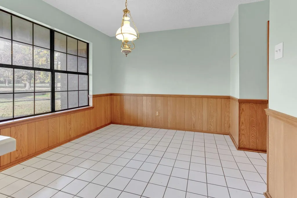 Farm For Sale in Smith County , 12575 Fm 3271, Tyler, Texas 75704, 4 Bedroom, 3 Bathroom, 2 Garage spaces, 2,379 Sqft, built in 1978, Price $695,000, mls#21139363, Real Estate Agent in Tyler, Homes For Sale in Smith county, Homes For Sale in Tyler, Realtor in Tyler Texas, Real Estate Brokerage Independent Realty Texas, Luminita Cordes Realtor