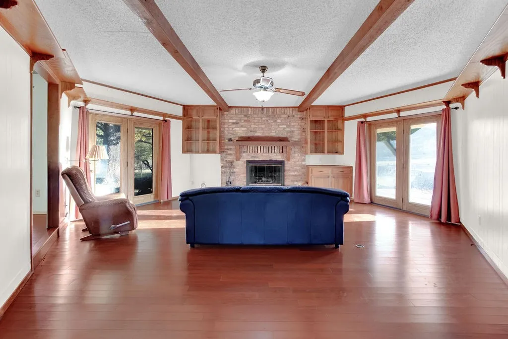 Farm For Sale in Smith County , 12575 Fm 3271, Tyler, Texas 75704, 4 Bedroom, 3 Bathroom, 2 Garage spaces, 2,379 Sqft, built in 1978, Price $695,000, mls#21139363, Real Estate Agent in Tyler, Homes For Sale in Smith county, Homes For Sale in Tyler, Realtor in Tyler Texas, Real Estate Brokerage Independent Realty Texas, Luminita Cordes Realtor