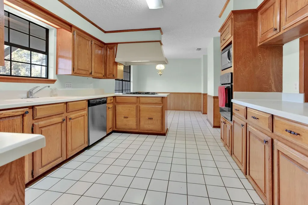 Farm For Sale in Smith County , 12575 Fm 3271, Tyler, Texas 75704, 4 Bedroom, 3 Bathroom, 2 Garage spaces, 2,379 Sqft, built in 1978, Price $695,000, mls#21139363, Real Estate Agent in Tyler, Homes For Sale in Smith county, Homes For Sale in Tyler, Realtor in Tyler Texas, Real Estate Brokerage Independent Realty Texas, Luminita Cordes Realtor