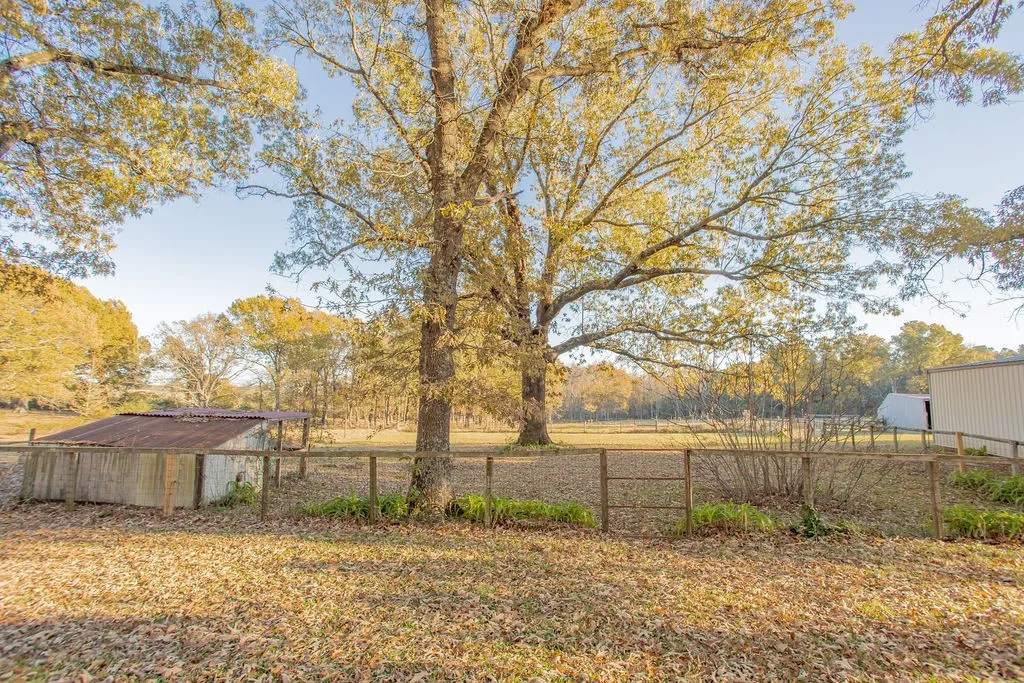 Farm For Sale in Smith County , 12575 Fm 3271, Tyler, Texas 75704, 4 Bedroom, 3 Bathroom, 2 Garage spaces, 2,379 Sqft, built in 1978, Price $695,000, mls#21139363, Real Estate Agent in Tyler, Homes For Sale in Smith county, Homes For Sale in Tyler, Realtor in Tyler Texas, Real Estate Brokerage Independent Realty Texas, Luminita Cordes Realtor