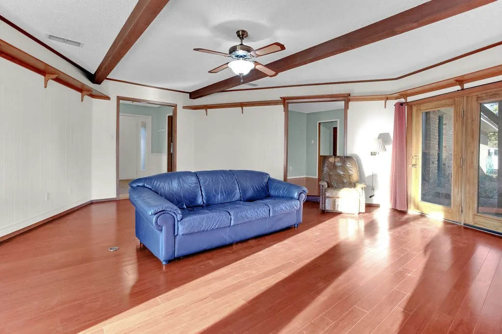 Farm For Sale in Smith County , 12575 Fm 3271, Tyler, Texas 75704, 4 Bedroom, 3 Bathroom, 2 Garage spaces, 2,379 Sqft, built in 1978, Price $695,000, mls#21139363, Real Estate Agent in Tyler, Homes For Sale in Smith county, Homes For Sale in Tyler, Realtor in Tyler Texas, Real Estate Brokerage Independent Realty Texas, Luminita Cordes Realtor