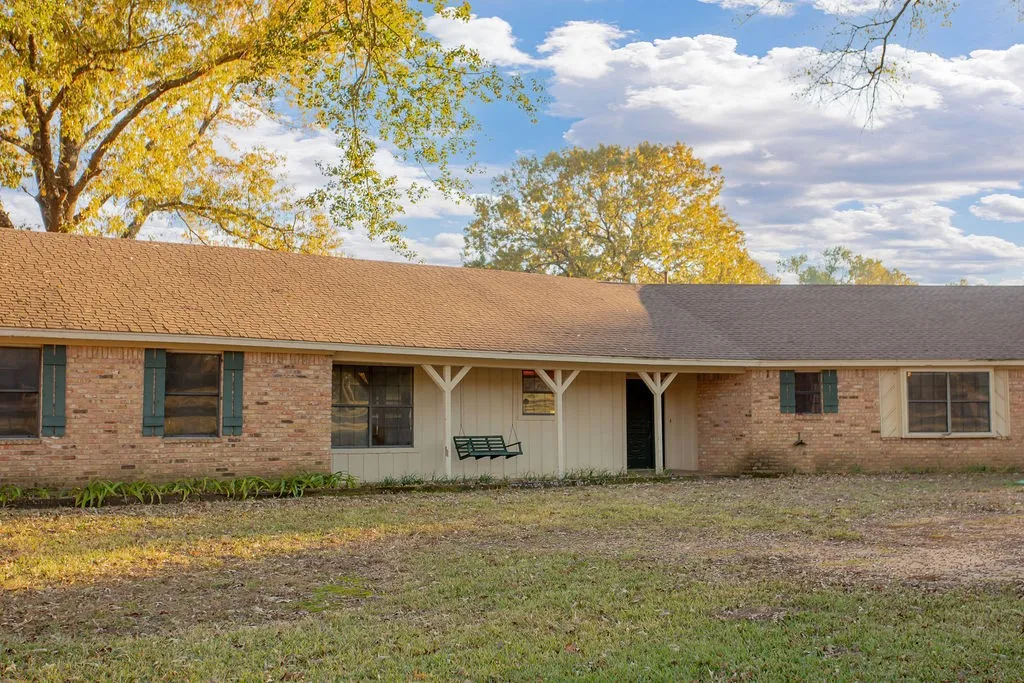 Farm For Sale in Smith County , 12575 Fm 3271, Tyler, Texas 75704, 4 Bedroom, 3 Bathroom, 2 Garage spaces, 2,379 Sqft, built in 1978, Price $695,000, mls#21139363, Real Estate Agent in Tyler, Homes For Sale in Smith county, Homes For Sale in Tyler, Realtor in Tyler Texas, Real Estate Brokerage Independent Realty Texas, Luminita Cordes Realtor