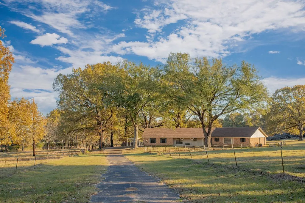 Farm For Sale in Smith County , 12575 Fm 3271, Tyler, Texas 75704, 4 Bedroom, 3 Bathroom, 2 Garage spaces, 2,379 Sqft, built in 1978, Price $695,000, mls#21139363, Real Estate Agent in Tyler, Homes For Sale in Smith county, Homes For Sale in Tyler, Realtor in Tyler Texas, Real Estate Brokerage Independent Realty Texas, Luminita Cordes Realtor