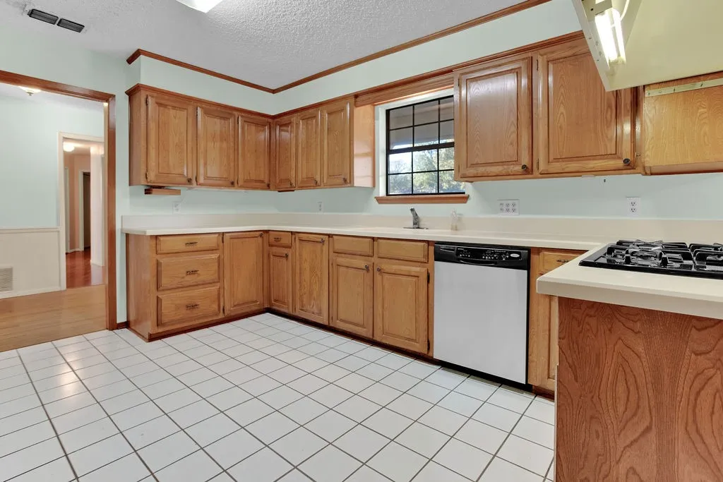 Farm For Sale in Smith County , 12575 Fm 3271, Tyler, Texas 75704, 4 Bedroom, 3 Bathroom, 2 Garage spaces, 2,379 Sqft, built in 1978, Price $695,000, mls#21139363, Real Estate Agent in Tyler, Homes For Sale in Smith county, Homes For Sale in Tyler, Realtor in Tyler Texas, Real Estate Brokerage Independent Realty Texas, Luminita Cordes Realtor