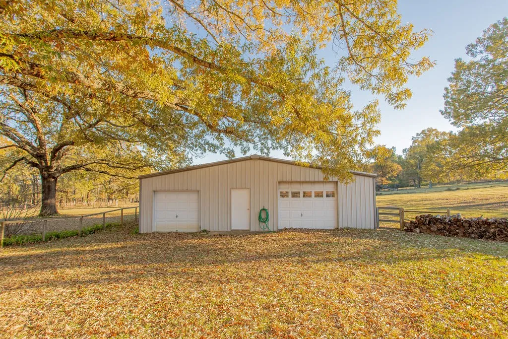 Farm For Sale in Smith County , 12575 Fm 3271, Tyler, Texas 75704, 4 Bedroom, 3 Bathroom, 2 Garage spaces, 2,379 Sqft, built in 1978, Price $695,000, mls#21139363, Real Estate Agent in Tyler, Homes For Sale in Smith county, Homes For Sale in Tyler, Realtor in Tyler Texas, Real Estate Brokerage Independent Realty Texas, Luminita Cordes Realtor
