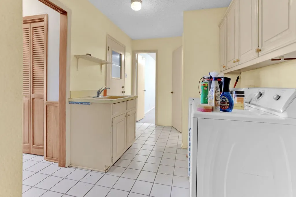 Farm For Sale in Smith County , 12575 Fm 3271, Tyler, Texas 75704, 4 Bedroom, 3 Bathroom, 2 Garage spaces, 2,379 Sqft, built in 1978, Price $695,000, mls#21139363, Real Estate Agent in Tyler, Homes For Sale in Smith county, Homes For Sale in Tyler, Realtor in Tyler Texas, Real Estate Brokerage Independent Realty Texas, Luminita Cordes Realtor