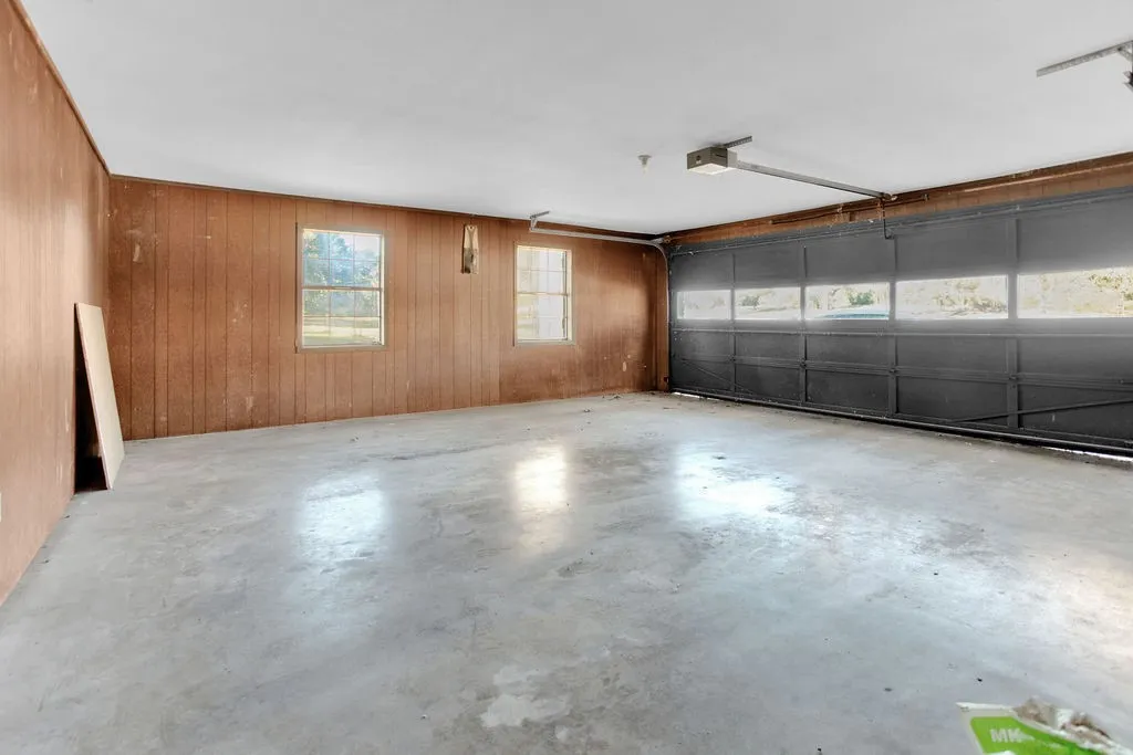 Farm For Sale in Smith County , 12575 Fm 3271, Tyler, Texas 75704, 4 Bedroom, 3 Bathroom, 2 Garage spaces, 2,379 Sqft, built in 1978, Price $695,000, mls#21139363, Real Estate Agent in Tyler, Homes For Sale in Smith county, Homes For Sale in Tyler, Realtor in Tyler Texas, Real Estate Brokerage Independent Realty Texas, Luminita Cordes Realtor