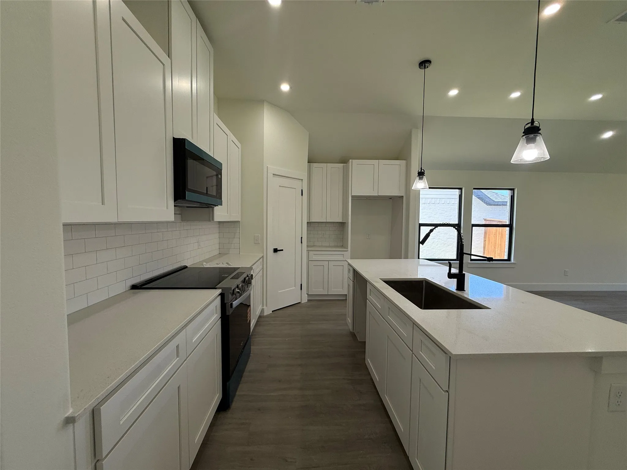 Single Family Residence For Sale in Johnson County , 209 Comfort Drive, Godley, Texas 76044, 3 Bedroom, 2 Bathroom, 2 Garage spaces, 1,763 Sqft, built in 2026, New Construction - Incomplete, mls#21134861, Real Estate Agent in Godley, Homes For Sale in Johnson county, Homes For Sale in Godley, Realtor in Godley Texas, Real Estate Brokerage Independent Realty Texas, Luminita Cordes Realtor