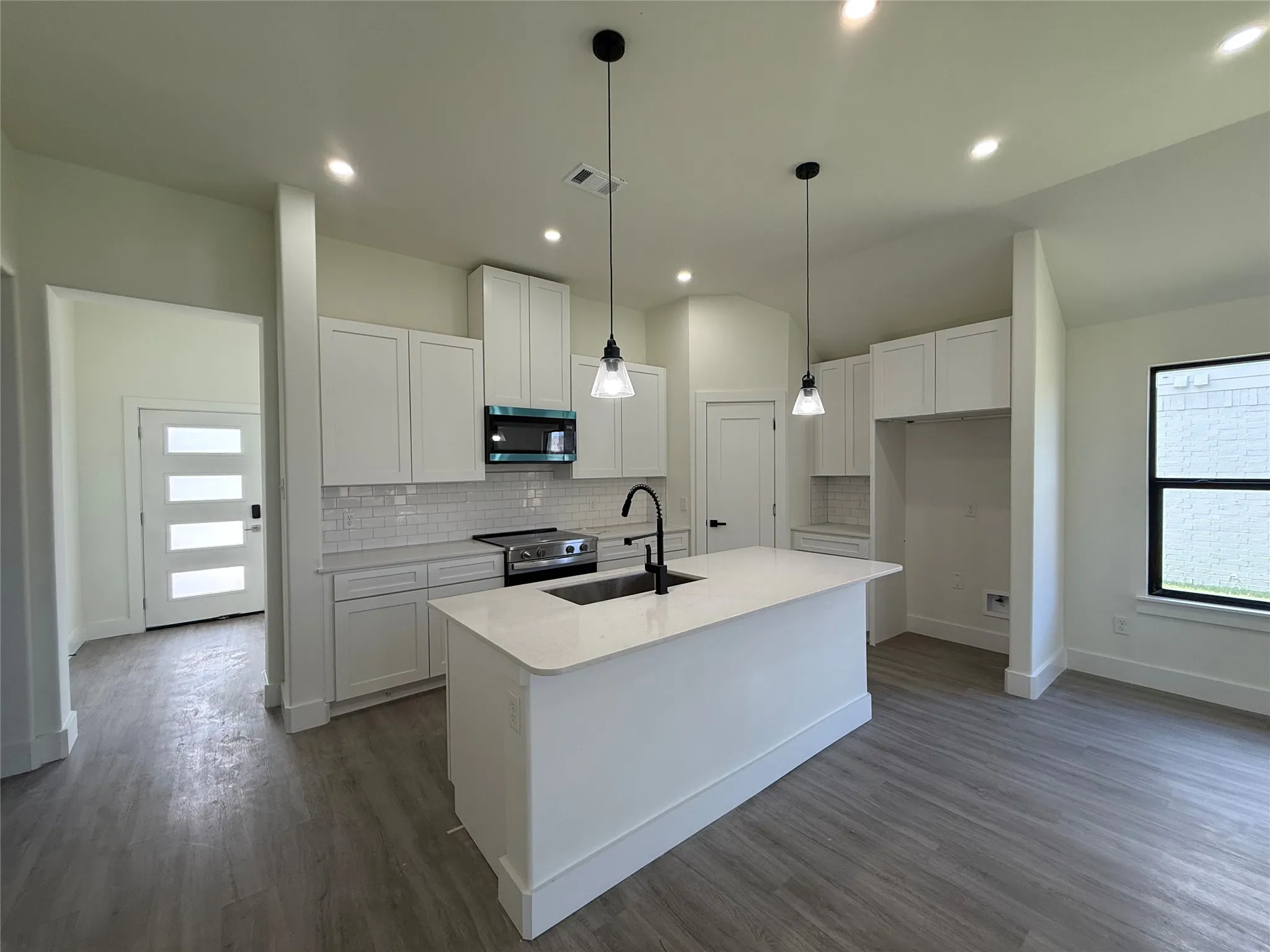 Single Family Residence For Sale in Johnson County , 209 Comfort Drive, Godley, Texas 76044, 3 Bedroom, 2 Bathroom, 2 Garage spaces, 1,763 Sqft, built in 2026, New Construction - Incomplete, mls#21134861, Real Estate Agent in Godley, Homes For Sale in Johnson county, Homes For Sale in Godley, Realtor in Godley Texas, Real Estate Brokerage Independent Realty Texas, Luminita Cordes Realtor