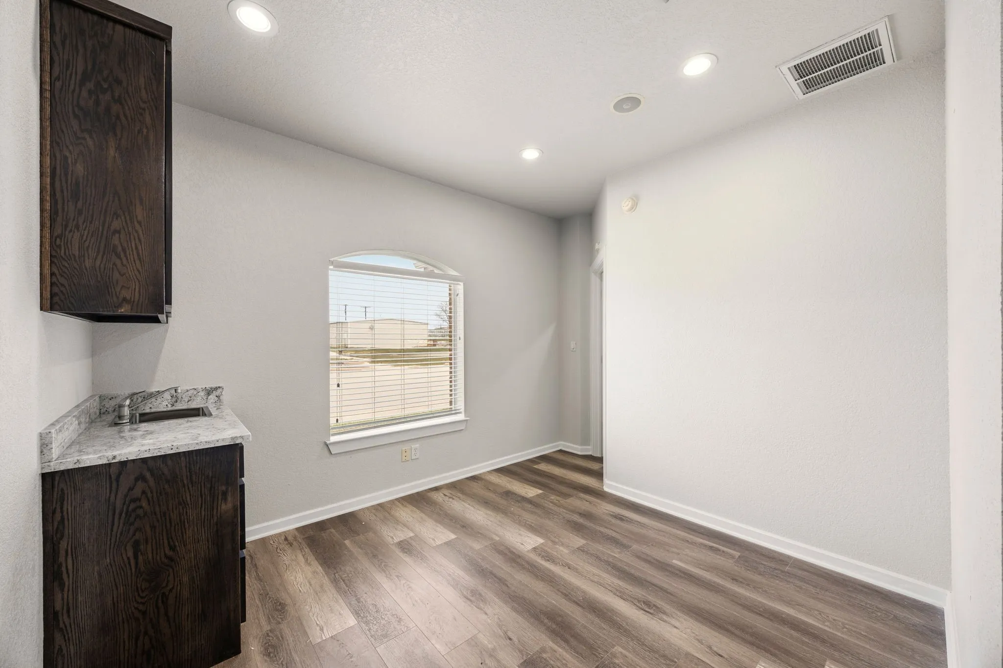 Office For Rent in Wise County , 401 Center Court Drive, Bridgeport, Texas 76426, 0, 0, Garage spaces, 0 Sqft, built in 2001, Preowned, Price $4,750, mls#21139490, Real Estate Agent in Bridgeport, Homes For Rent in Wise county, Homes For Rent in Bridgeport, Realtor in Bridgeport Texas, Real Estate Brokerage Independent Realty Texas, Luminita Cordes Realtor