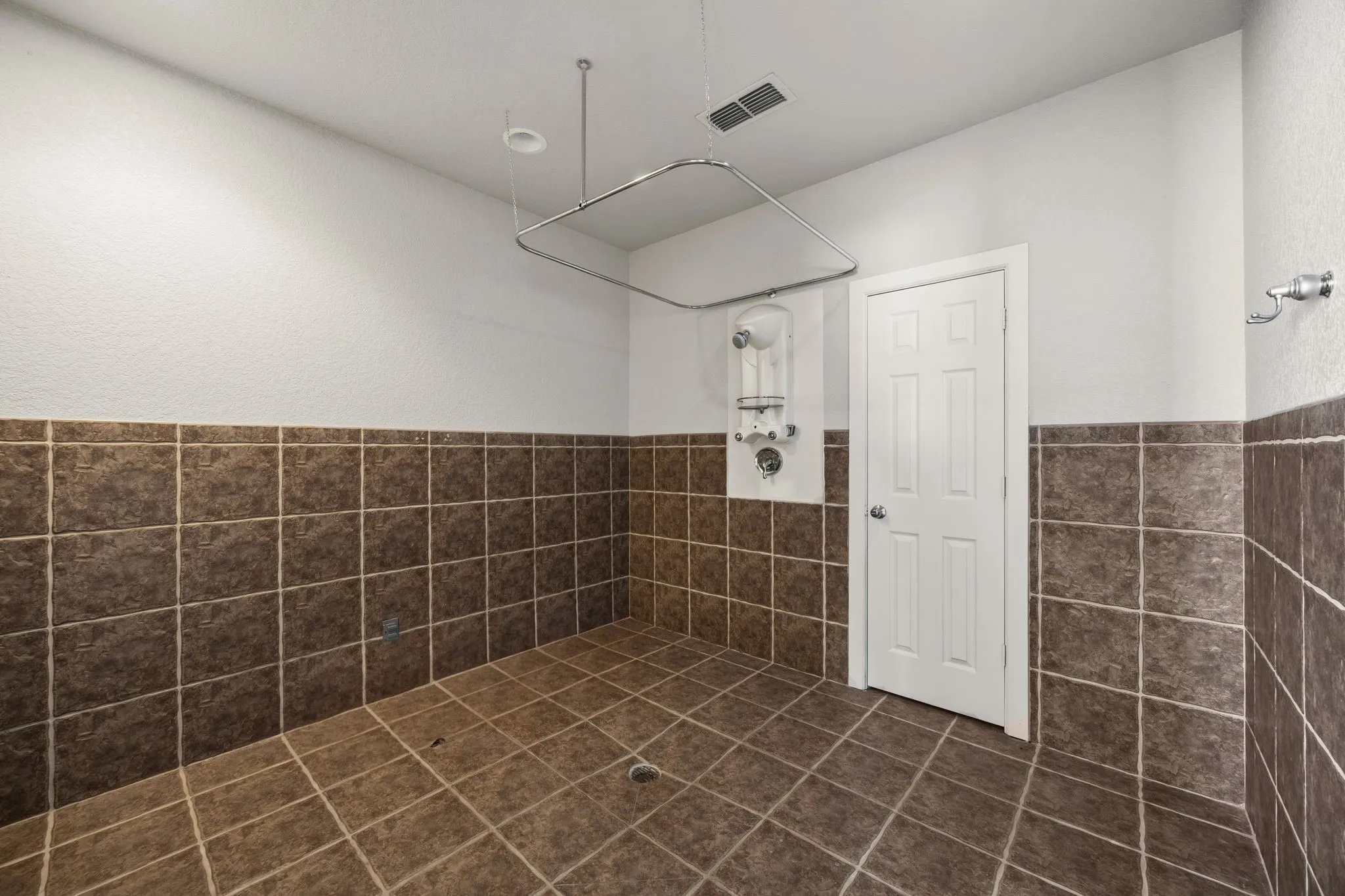 Office For Rent in Wise County , 401 Center Court Drive, Bridgeport, Texas 76426, 0, 0, Garage spaces, 0 Sqft, built in 2001, Preowned, Price $4,750, mls#21139490, Real Estate Agent in Bridgeport, Homes For Rent in Wise county, Homes For Rent in Bridgeport, Realtor in Bridgeport Texas, Real Estate Brokerage Independent Realty Texas, Luminita Cordes Realtor