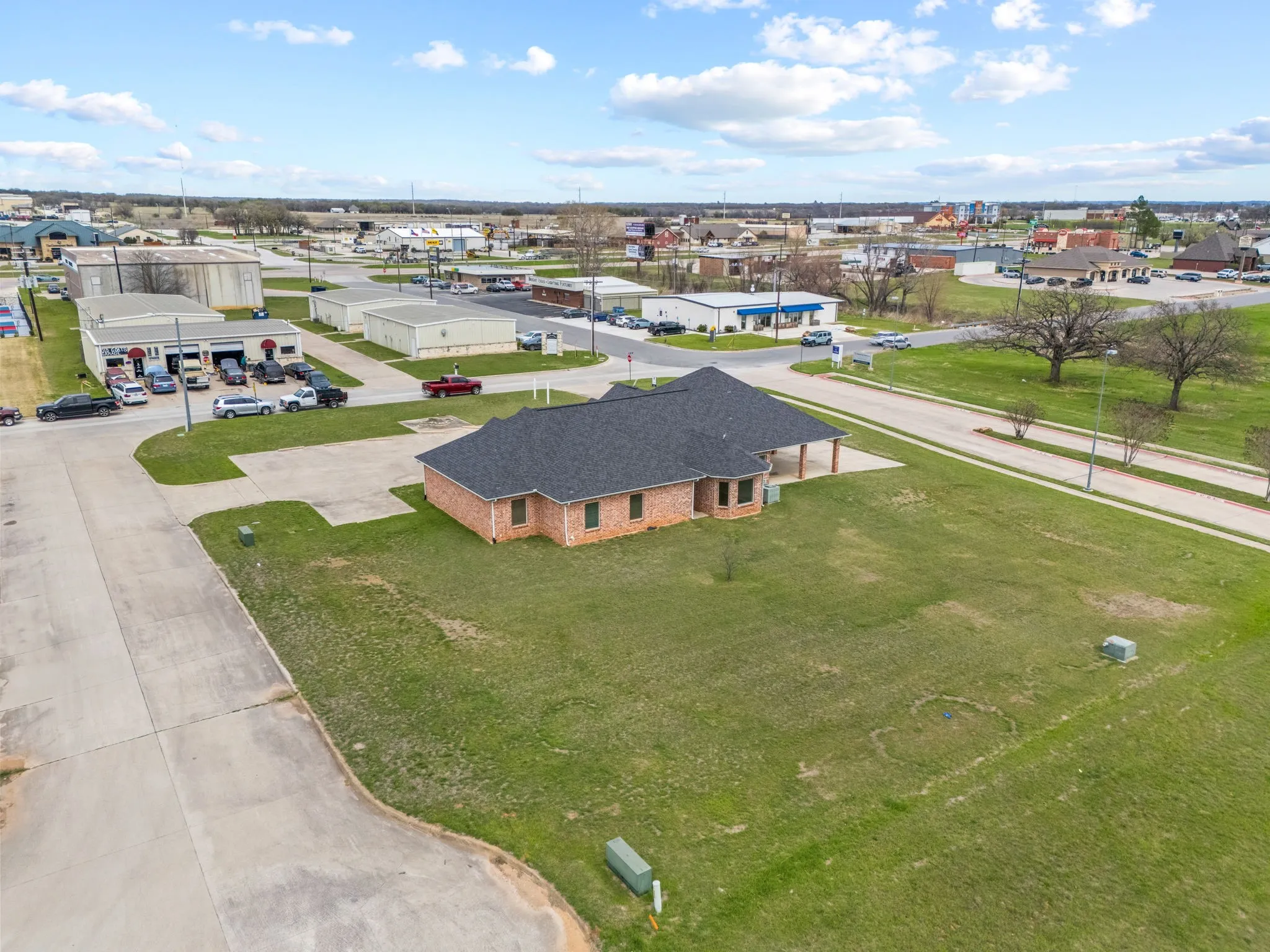 Office For Rent in Wise County , 401 Center Court Drive, Bridgeport, Texas 76426, 0, 0, Garage spaces, 0 Sqft, built in 2001, Preowned, Price $4,750, mls#21139490, Real Estate Agent in Bridgeport, Homes For Rent in Wise county, Homes For Rent in Bridgeport, Realtor in Bridgeport Texas, Real Estate Brokerage Independent Realty Texas, Luminita Cordes Realtor