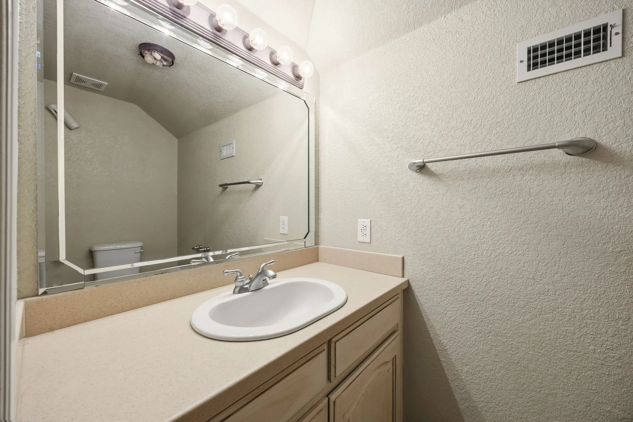 Office For Rent in Wise County , 401 Center Court Drive, Bridgeport, Texas 76426, 0, 0, Garage spaces, 0 Sqft, built in 2001, Preowned, Price $4,750, mls#21139490, Real Estate Agent in Bridgeport, Homes For Rent in Wise county, Homes For Rent in Bridgeport, Realtor in Bridgeport Texas, Real Estate Brokerage Independent Realty Texas, Luminita Cordes Realtor