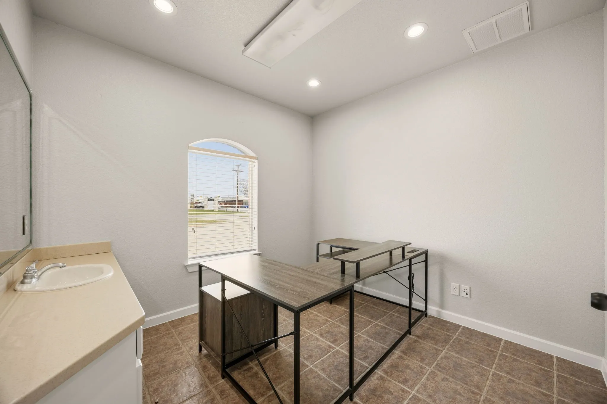 Office For Rent in Wise County , 401 Center Court Drive, Bridgeport, Texas 76426, 0, 0, Garage spaces, 0 Sqft, built in 2001, Preowned, Price $4,750, mls#21139490, Real Estate Agent in Bridgeport, Homes For Rent in Wise county, Homes For Rent in Bridgeport, Realtor in Bridgeport Texas, Real Estate Brokerage Independent Realty Texas, Luminita Cordes Realtor