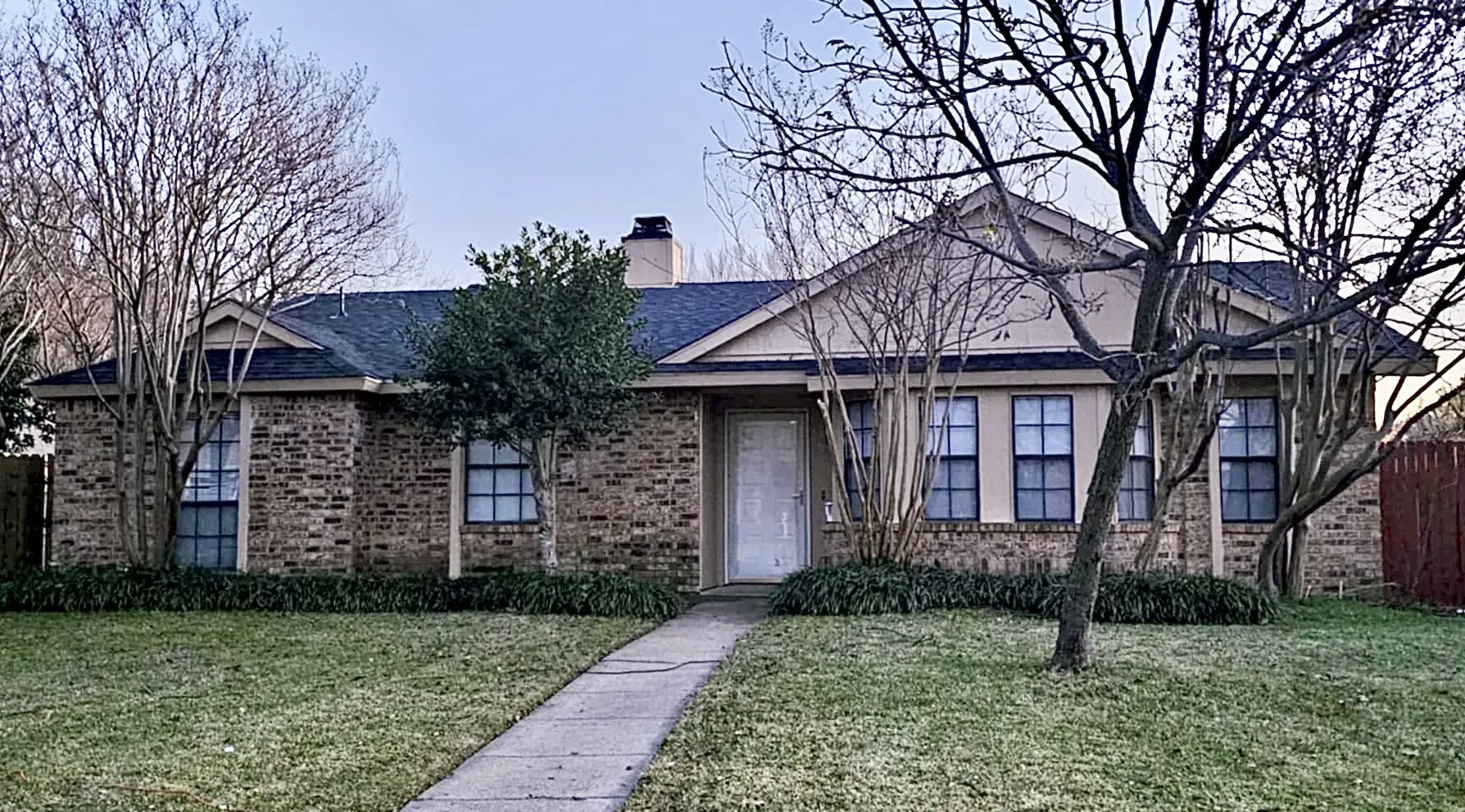 Single Family Residence For Sale in Dallas County , 509 Chestnut Drive, Grand Prairie, Texas 75052, 3 Bedrooms, 2 Bathrooms, 2 Garage spaces, 1,770 Sqft, built in 1982, Price $334,500, mls#21138903, Real Estate Agent in Grand Prairie, Homes For Sale in Dallas county, Homes For Sale in Grand Prairie, Realtor in Grand Prairie Texas, Real Estate Brokerage Independent Realty Texas, Luminita Cordes Realtor