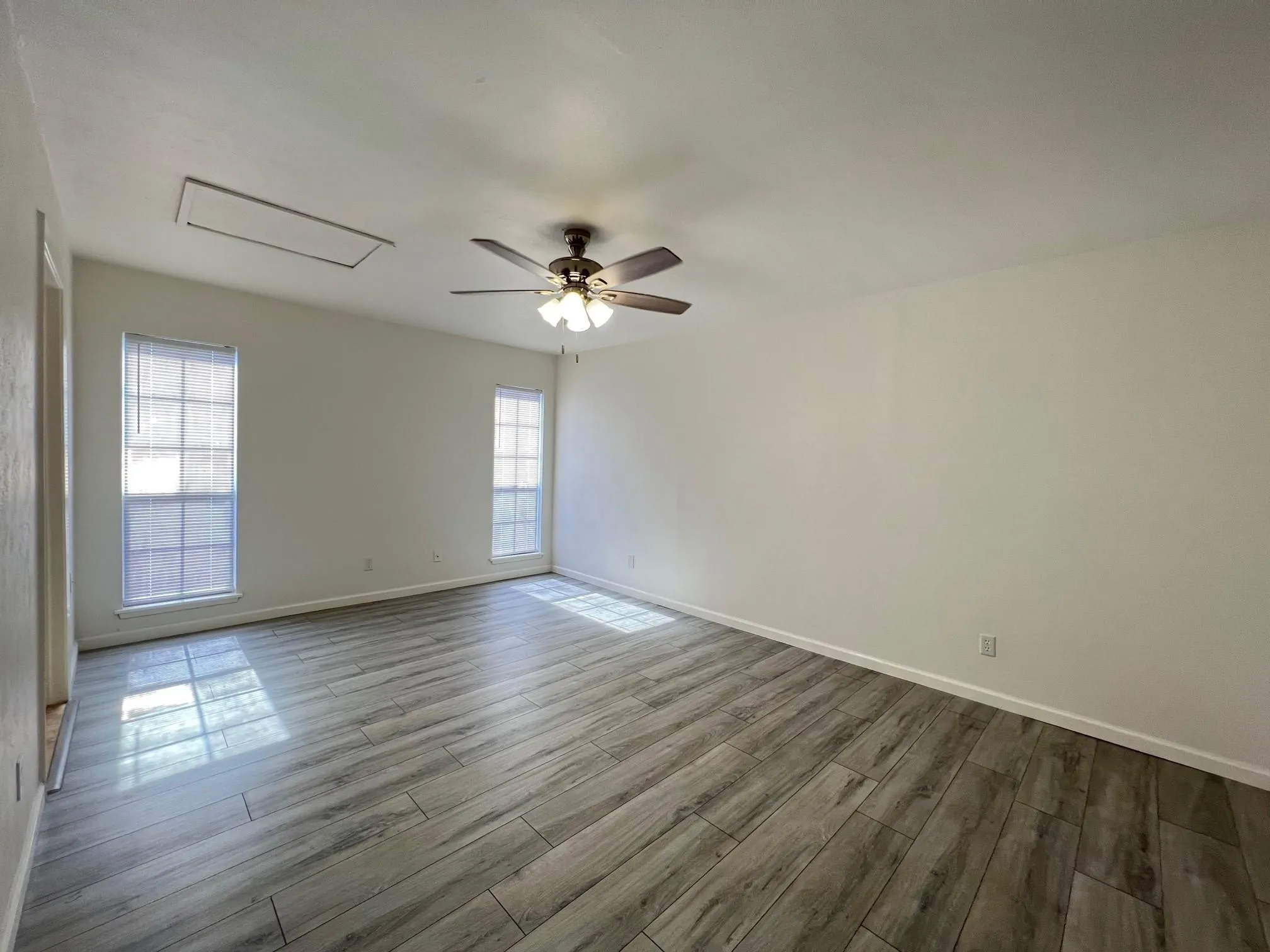 Single Family Residence For Sale in Dallas County , 509 Chestnut Drive, Grand Prairie, Texas 75052, 3 Bedrooms, 2 Bathrooms, 2 Garage spaces, 1,770 Sqft, built in 1982, Price $334,500, mls#21138903, Real Estate Agent in Grand Prairie, Homes For Sale in Dallas county, Homes For Sale in Grand Prairie, Realtor in Grand Prairie Texas, Real Estate Brokerage Independent Realty Texas, Luminita Cordes Realtor