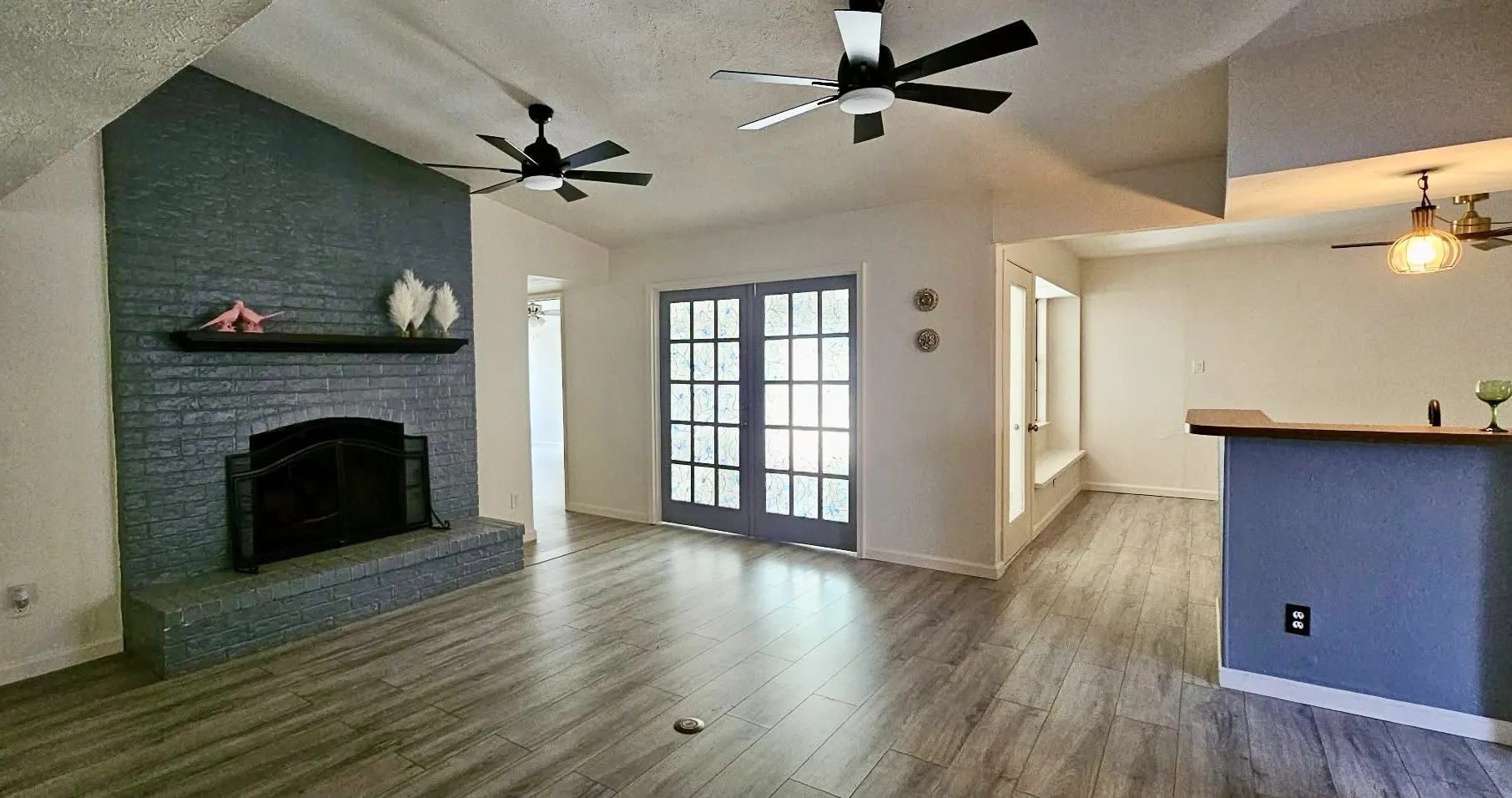 Single Family Residence For Sale in Dallas County , 509 Chestnut Drive, Grand Prairie, Texas 75052, 3 Bedrooms, 2 Bathrooms, 2 Garage spaces, 1,770 Sqft, built in 1982, Price $334,500, mls#21138903, Real Estate Agent in Grand Prairie, Homes For Sale in Dallas county, Homes For Sale in Grand Prairie, Realtor in Grand Prairie Texas, Real Estate Brokerage Independent Realty Texas, Luminita Cordes Realtor