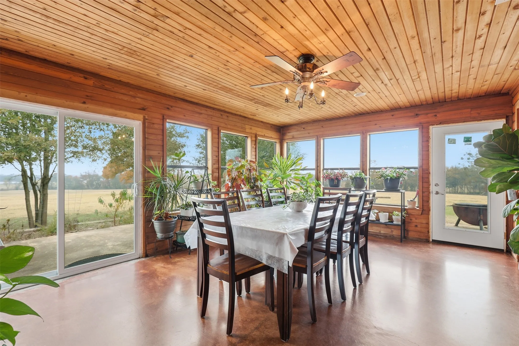 Farm For Sale in Hopkins County , 8919 County Rd. 2310, Sulphur Springs, Texas 75482, 5 Bedrooms, 3 Bathrooms, 2 Garage spaces, 3,100 Sqft, built in 2004, Preowned, Price $634,200, mls#21137606, Real Estate Agent in Sulphur Springs, Homes For Sale in Hopkins county, Homes For Sale in Sulphur Springs, Realtor in Sulphur Springs Texas, Real Estate Brokerage Independent Realty Texas, Luminita Cordes Realtor