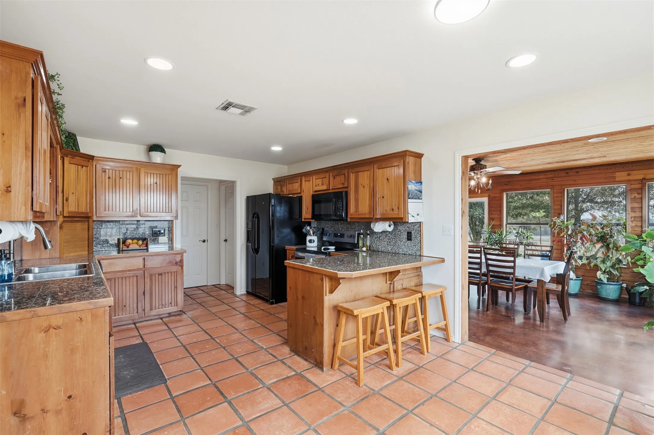 Farm For Sale in Hopkins County , 8919 County Rd. 2310, Sulphur Springs, Texas 75482, 5 Bedrooms, 3 Bathrooms, 2 Garage spaces, 3,100 Sqft, built in 2004, Preowned, Price $634,200, mls#21137606, Real Estate Agent in Sulphur Springs, Homes For Sale in Hopkins county, Homes For Sale in Sulphur Springs, Realtor in Sulphur Springs Texas, Real Estate Brokerage Independent Realty Texas, Luminita Cordes Realtor