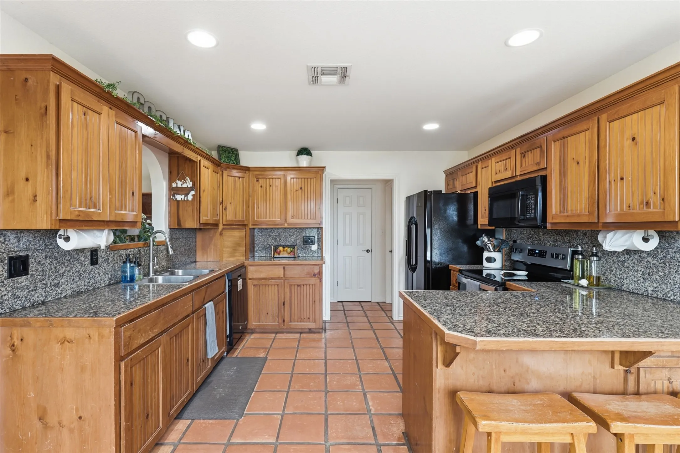 Farm For Sale in Hopkins County , 8919 County Rd. 2310, Sulphur Springs, Texas 75482, 5 Bedrooms, 3 Bathrooms, 2 Garage spaces, 3,100 Sqft, built in 2004, Preowned, Price $634,200, mls#21137606, Real Estate Agent in Sulphur Springs, Homes For Sale in Hopkins county, Homes For Sale in Sulphur Springs, Realtor in Sulphur Springs Texas, Real Estate Brokerage Independent Realty Texas, Luminita Cordes Realtor