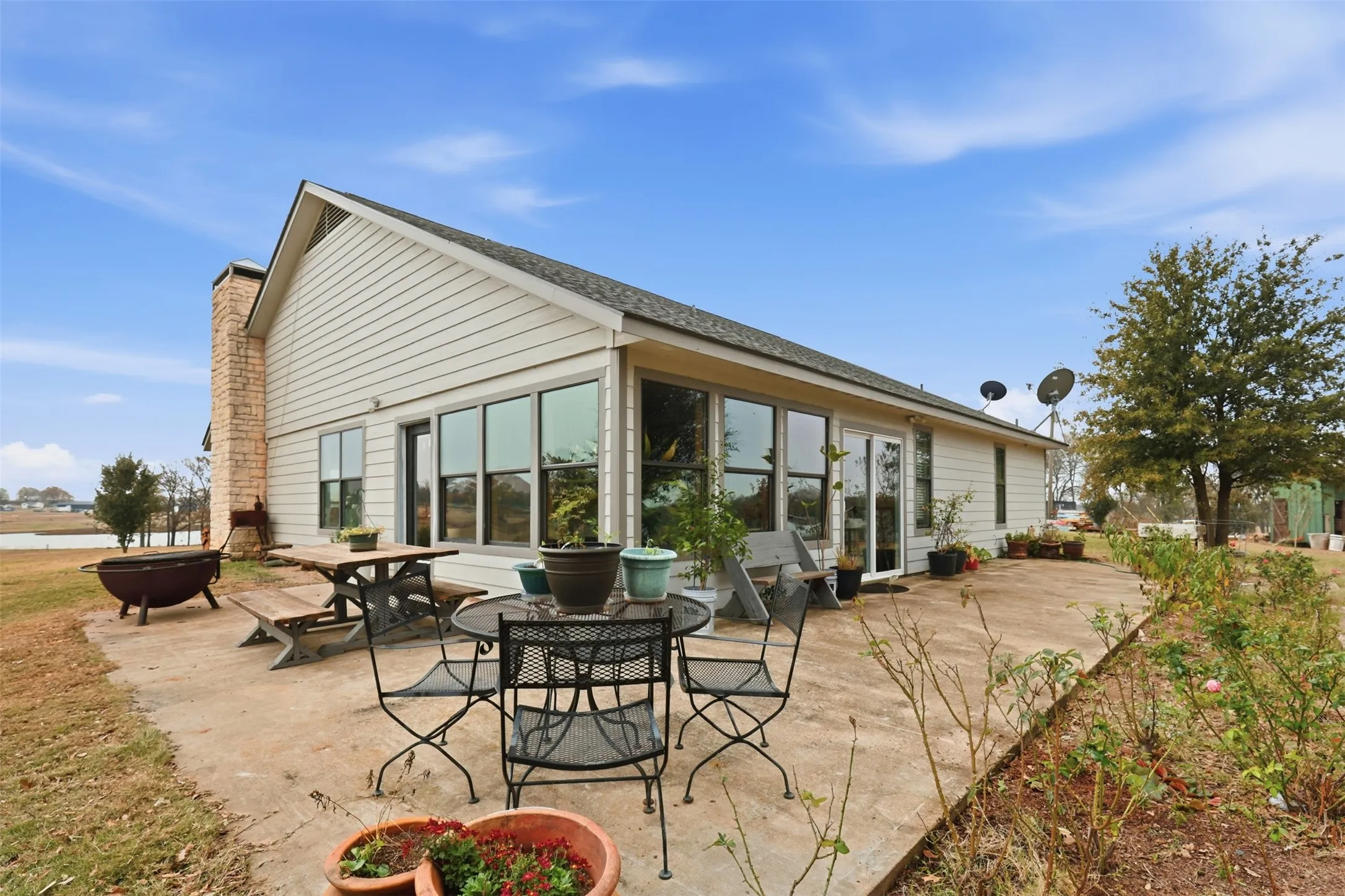 Farm For Sale in Hopkins County , 8919 County Rd. 2310, Sulphur Springs, Texas 75482, 5 Bedrooms, 3 Bathrooms, 2 Garage spaces, 3,100 Sqft, built in 2004, Preowned, Price $634,200, mls#21137606, Real Estate Agent in Sulphur Springs, Homes For Sale in Hopkins county, Homes For Sale in Sulphur Springs, Realtor in Sulphur Springs Texas, Real Estate Brokerage Independent Realty Texas, Luminita Cordes Realtor