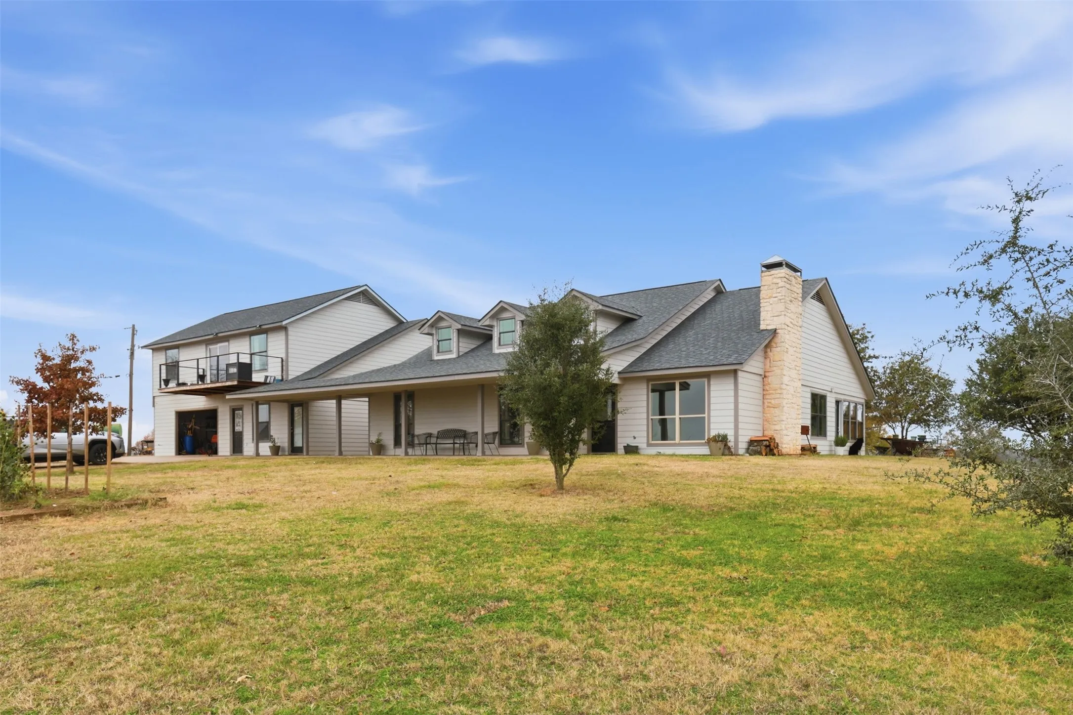 Farm For Sale in Hopkins County , 8919 County Rd. 2310, Sulphur Springs, Texas 75482, 5 Bedrooms, 3 Bathrooms, 2 Garage spaces, 3,100 Sqft, built in 2004, Preowned, Price $634,200, mls#21137606, Real Estate Agent in Sulphur Springs, Homes For Sale in Hopkins county, Homes For Sale in Sulphur Springs, Realtor in Sulphur Springs Texas, Real Estate Brokerage Independent Realty Texas, Luminita Cordes Realtor
