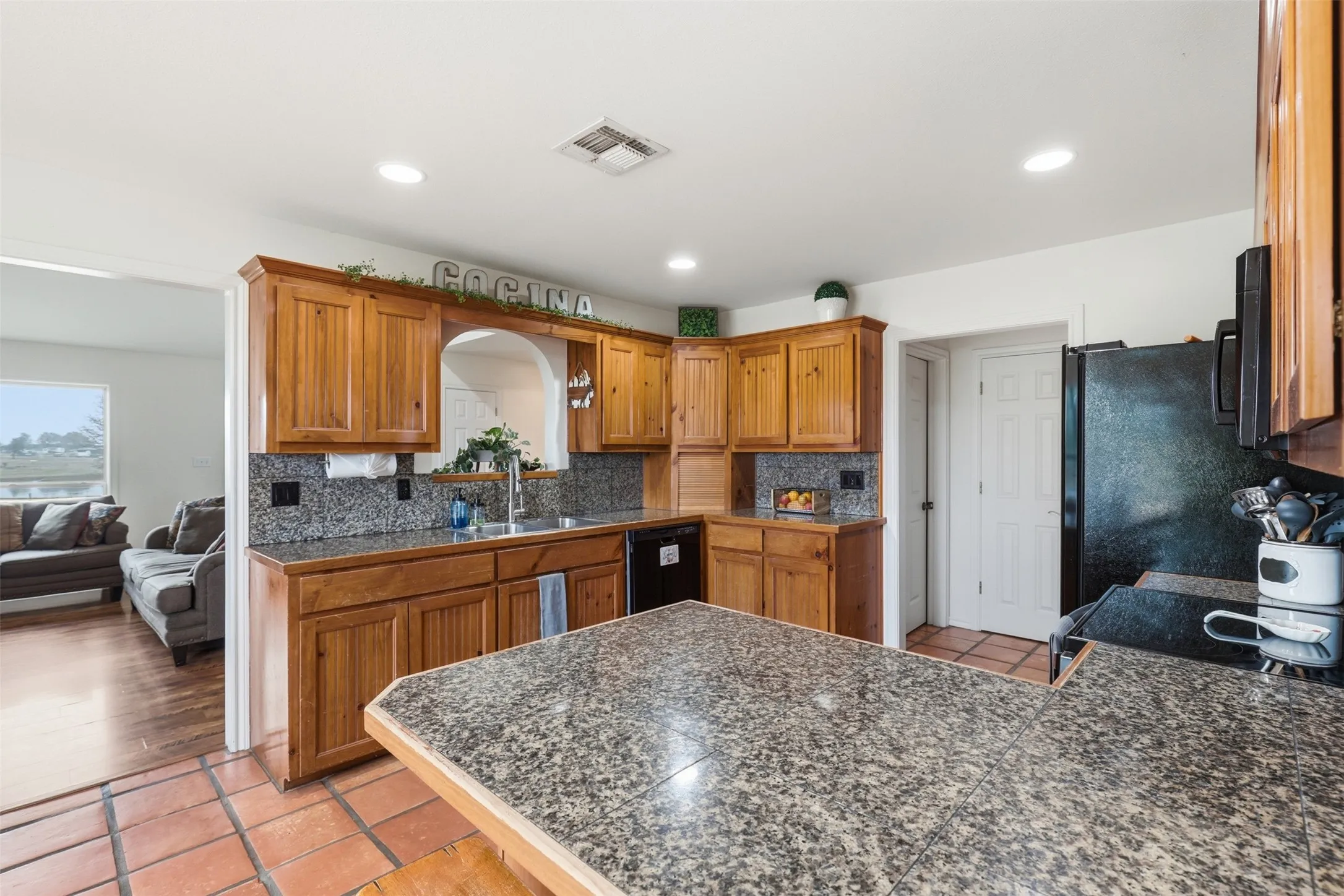 Farm For Sale in Hopkins County , 8919 County Rd. 2310, Sulphur Springs, Texas 75482, 5 Bedrooms, 3 Bathrooms, 2 Garage spaces, 3,100 Sqft, built in 2004, Preowned, Price $634,200, mls#21137606, Real Estate Agent in Sulphur Springs, Homes For Sale in Hopkins county, Homes For Sale in Sulphur Springs, Realtor in Sulphur Springs Texas, Real Estate Brokerage Independent Realty Texas, Luminita Cordes Realtor