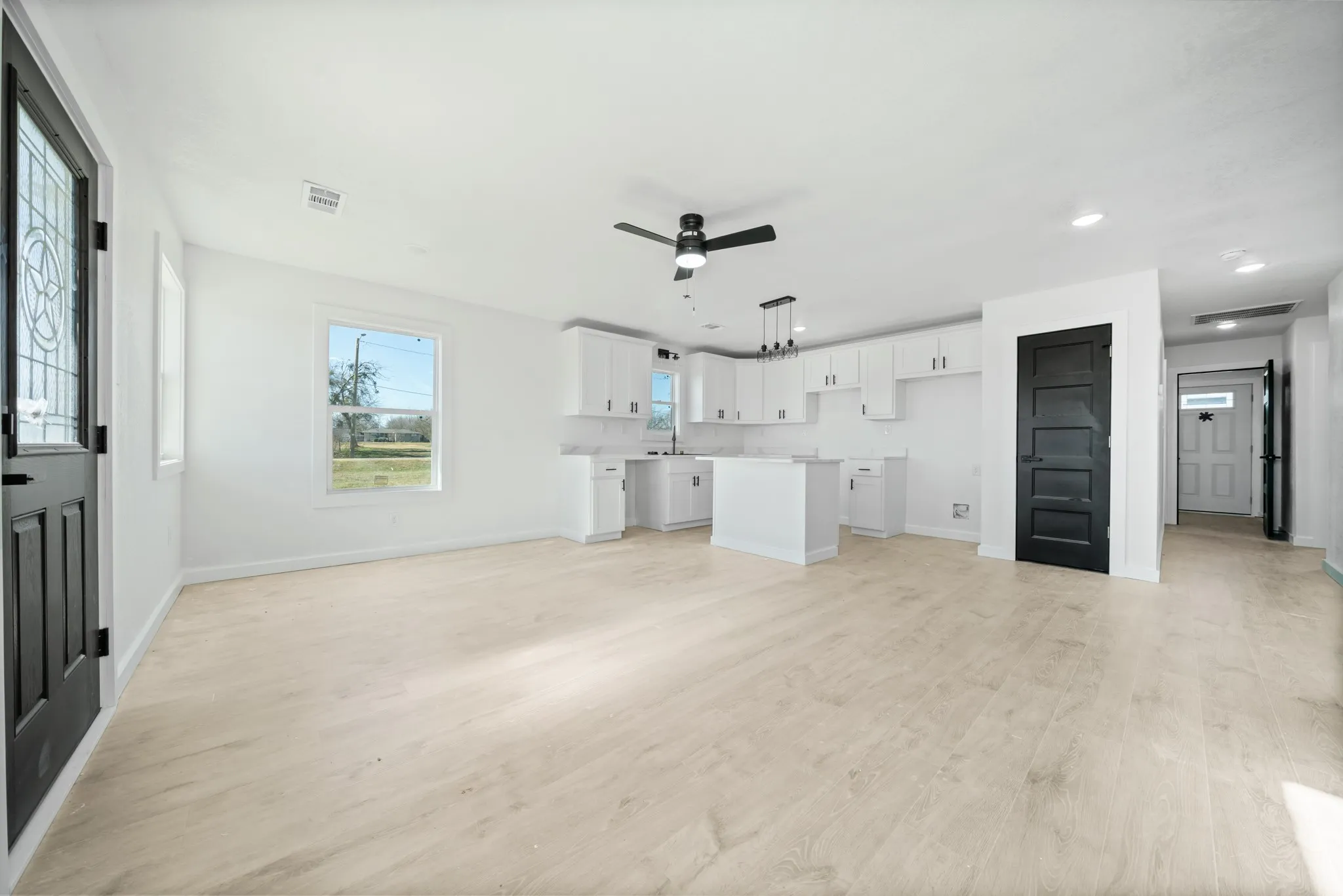 Single Family Residence For Sale in Hill County , 203 E South Street, Itasca, Texas 76055, 3 Bedrooms, 2 Bathrooms, 1 Garage spaces, 1,375 Sqft, built in 2025, New Construction - Complete, Price $237,000, mls#21139334, Real Estate Agent in Itasca, Homes For Sale in Hill county, Homes For Sale in Itasca, Realtor in Itasca Texas, Real Estate Brokerage Independent Realty Texas, Luminita Cordes Realtor