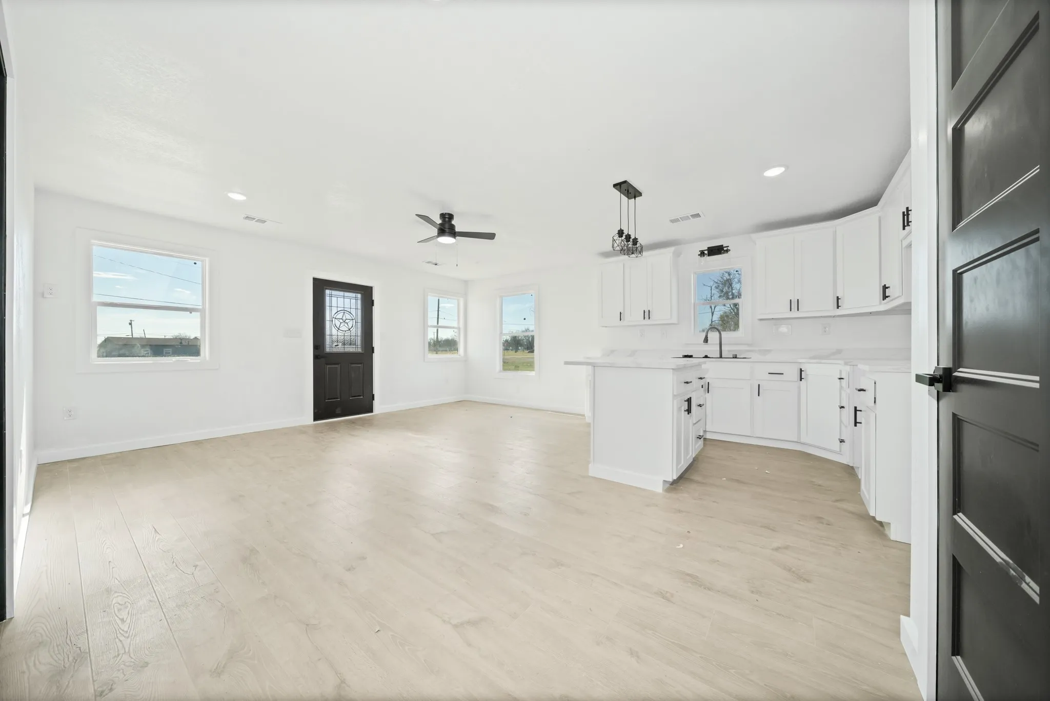 Single Family Residence For Sale in Hill County , 203 E South Street, Itasca, Texas 76055, 3 Bedrooms, 2 Bathrooms, 1 Garage spaces, 1,375 Sqft, built in 2025, New Construction - Complete, Price $237,000, mls#21139334, Real Estate Agent in Itasca, Homes For Sale in Hill county, Homes For Sale in Itasca, Realtor in Itasca Texas, Real Estate Brokerage Independent Realty Texas, Luminita Cordes Realtor