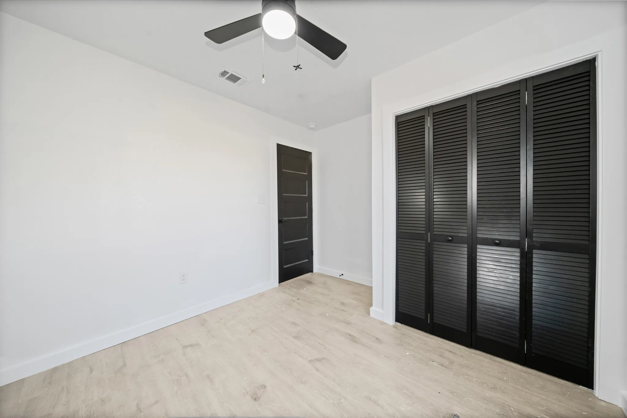 Single Family Residence For Sale in Hill County , 203 E South Street, Itasca, Texas 76055, 3 Bedrooms, 2 Bathrooms, 1 Garage spaces, 1,375 Sqft, built in 2025, New Construction - Complete, Price $237,000, mls#21139334, Real Estate Agent in Itasca, Homes For Sale in Hill county, Homes For Sale in Itasca, Realtor in Itasca Texas, Real Estate Brokerage Independent Realty Texas, Luminita Cordes Realtor
