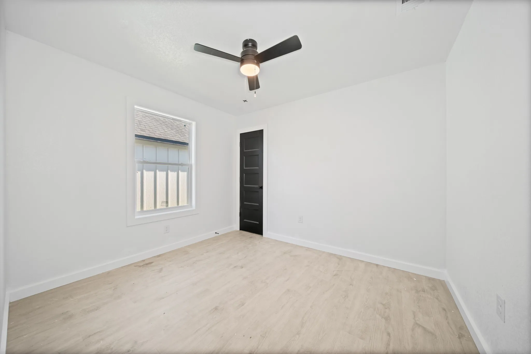 Single Family Residence For Sale in Hill County , 203 E South Street, Itasca, Texas 76055, 3 Bedrooms, 2 Bathrooms, 1 Garage spaces, 1,375 Sqft, built in 2025, New Construction - Complete, Price $237,000, mls#21139334, Real Estate Agent in Itasca, Homes For Sale in Hill county, Homes For Sale in Itasca, Realtor in Itasca Texas, Real Estate Brokerage Independent Realty Texas, Luminita Cordes Realtor