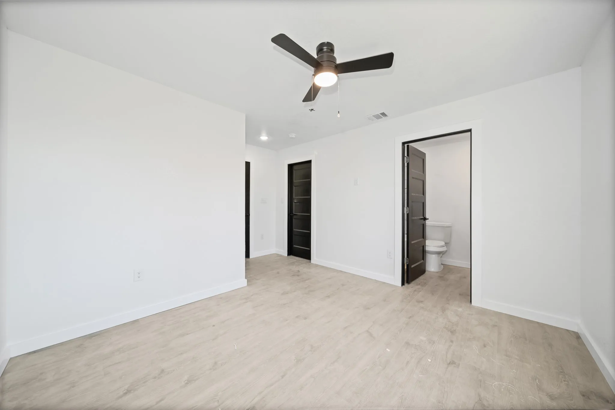 Single Family Residence For Sale in Hill County , 203 E South Street, Itasca, Texas 76055, 3 Bedrooms, 2 Bathrooms, 1 Garage spaces, 1,375 Sqft, built in 2025, New Construction - Complete, Price $237,000, mls#21139334, Real Estate Agent in Itasca, Homes For Sale in Hill county, Homes For Sale in Itasca, Realtor in Itasca Texas, Real Estate Brokerage Independent Realty Texas, Luminita Cordes Realtor