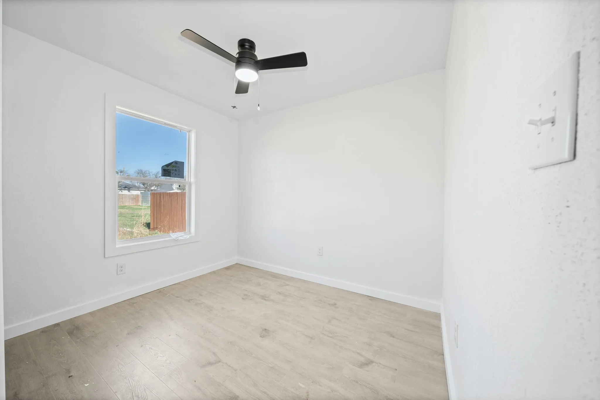 Single Family Residence For Sale in Hill County , 203 E South Street, Itasca, Texas 76055, 3 Bedrooms, 2 Bathrooms, 1 Garage spaces, 1,375 Sqft, built in 2025, New Construction - Complete, Price $237,000, mls#21139334, Real Estate Agent in Itasca, Homes For Sale in Hill county, Homes For Sale in Itasca, Realtor in Itasca Texas, Real Estate Brokerage Independent Realty Texas, Luminita Cordes Realtor