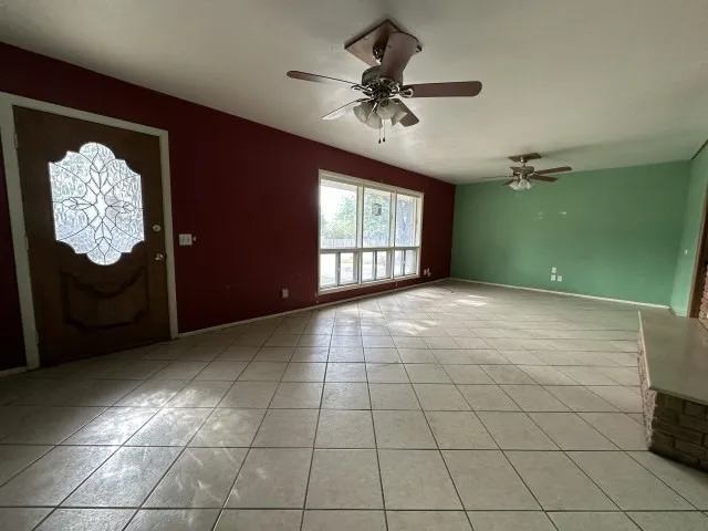 Single Family Residence For Sale in Sutton County , 107 Manor Street, Sonora, Texas 76950, 3 Bedroom, 3 Bathroom, Garage spaces, 2,238 Sqft, built in 1957, Preowned, mls#21140902, Real Estate Agent in Sonora, Homes For Sale in Sutton county, Homes For Sale in Sonora, Realtor in Sonora Texas, Real Estate Brokerage Independent Realty Texas, Luminita Cordes Realtor