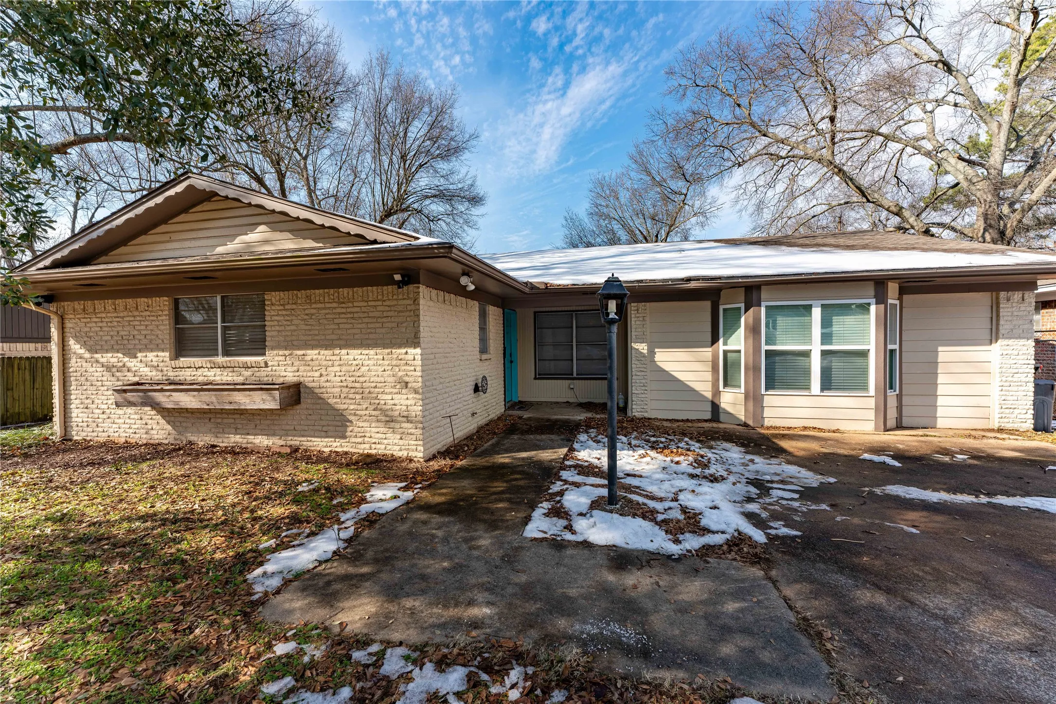 Single Family Residence For Sale in Lamar County , 980 29th Street SE, Paris, Texas 75460, 5 Bedrooms, 2 Bathrooms, Garage spaces, 2,056 Sqft, built in 1964, Price $210,000, mls#21140999, Real Estate Agent in Paris, Homes For Sale in Lamar county, Homes For Sale in Paris, Realtor in Paris Texas, Real Estate Brokerage Independent Realty Texas, Luminita Cordes Realtor