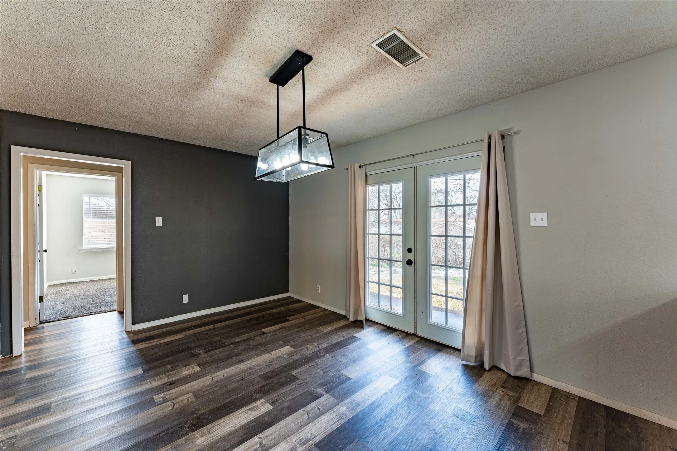 Single Family Residence For Sale in Lamar County , 980 29th Street SE, Paris, Texas 75460, 5 Bedrooms, 2 Bathrooms, Garage spaces, 2,056 Sqft, built in 1964, Price $210,000, mls#21140999, Real Estate Agent in Paris, Homes For Sale in Lamar county, Homes For Sale in Paris, Realtor in Paris Texas, Real Estate Brokerage Independent Realty Texas, Luminita Cordes Realtor