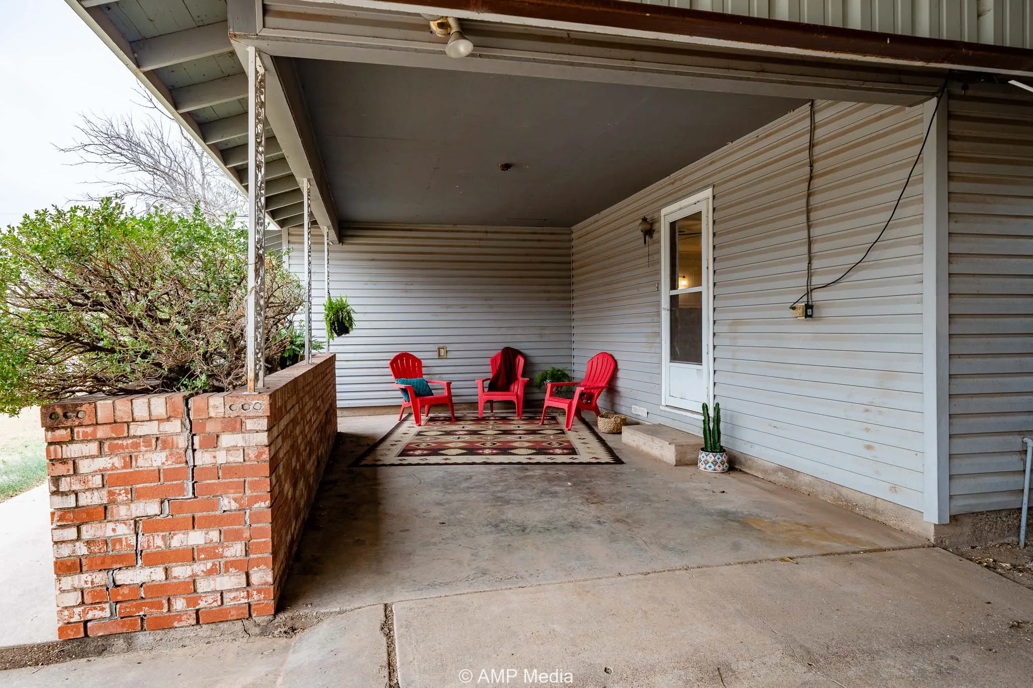 Single Family Residence For Sale in Knox County , 510 W Irving Street, Munday, Texas 76371, 2 Bedroom, 1 Bathroom, Garage spaces, 1,284 Sqft, built in 1951, Preowned, mls#21140913, Real Estate Agent in Munday, Homes For Sale in Knox county, Homes For Sale in Munday, Realtor in Munday Texas, Real Estate Brokerage Independent Realty Texas, Luminita Cordes Realtor