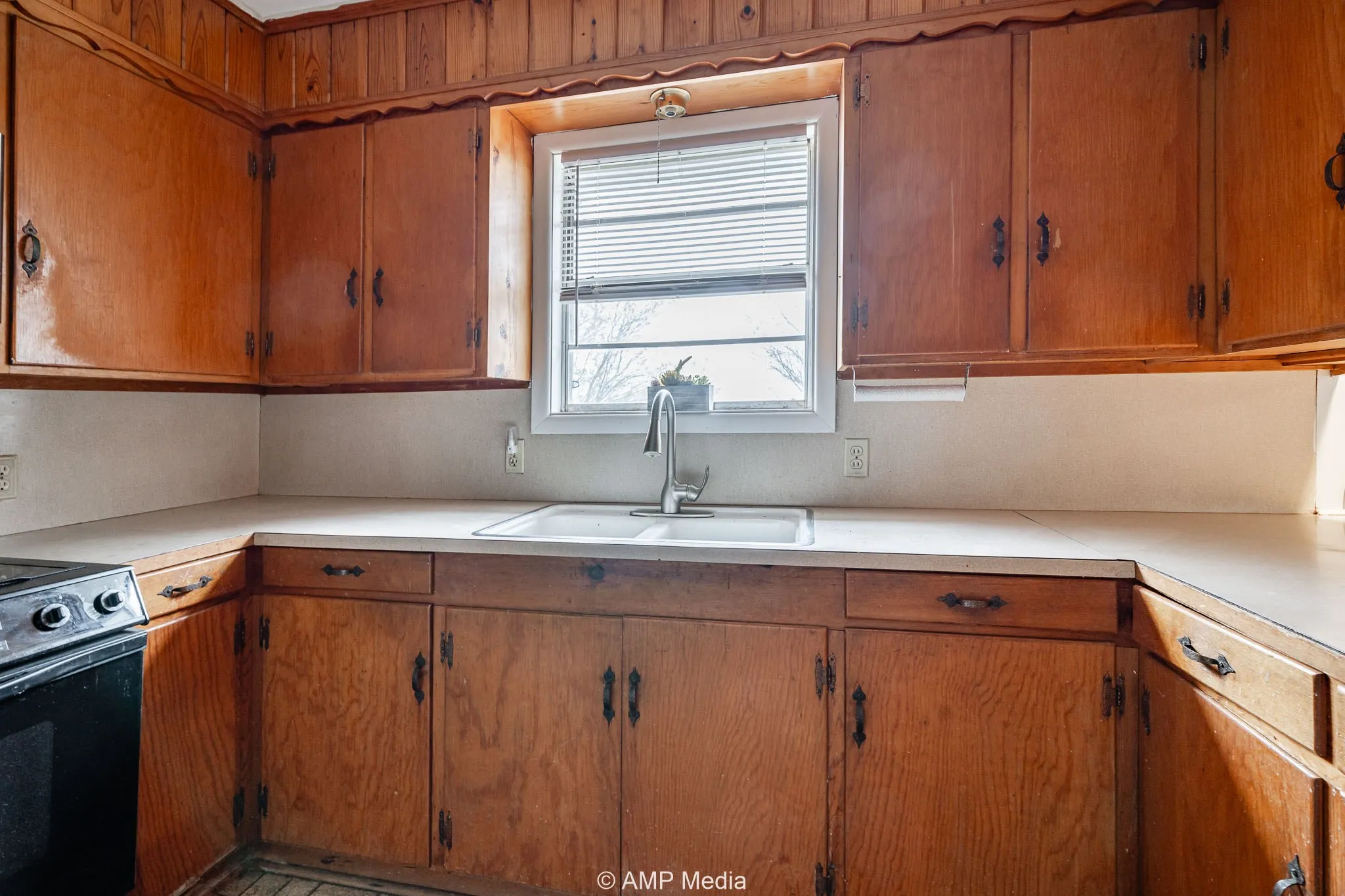 Single Family Residence For Sale in Knox County , 510 W Irving Street, Munday, Texas 76371, 2 Bedroom, 1 Bathroom, Garage spaces, 1,284 Sqft, built in 1951, Preowned, mls#21140913, Real Estate Agent in Munday, Homes For Sale in Knox county, Homes For Sale in Munday, Realtor in Munday Texas, Real Estate Brokerage Independent Realty Texas, Luminita Cordes Realtor