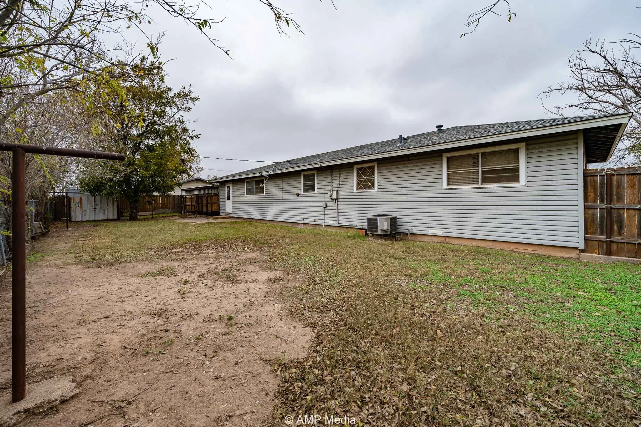 Single Family Residence For Sale in Knox County , 510 W Irving Street, Munday, Texas 76371, 2 Bedroom, 1 Bathroom, Garage spaces, 1,284 Sqft, built in 1951, Preowned, mls#21140913, Real Estate Agent in Munday, Homes For Sale in Knox county, Homes For Sale in Munday, Realtor in Munday Texas, Real Estate Brokerage Independent Realty Texas, Luminita Cordes Realtor