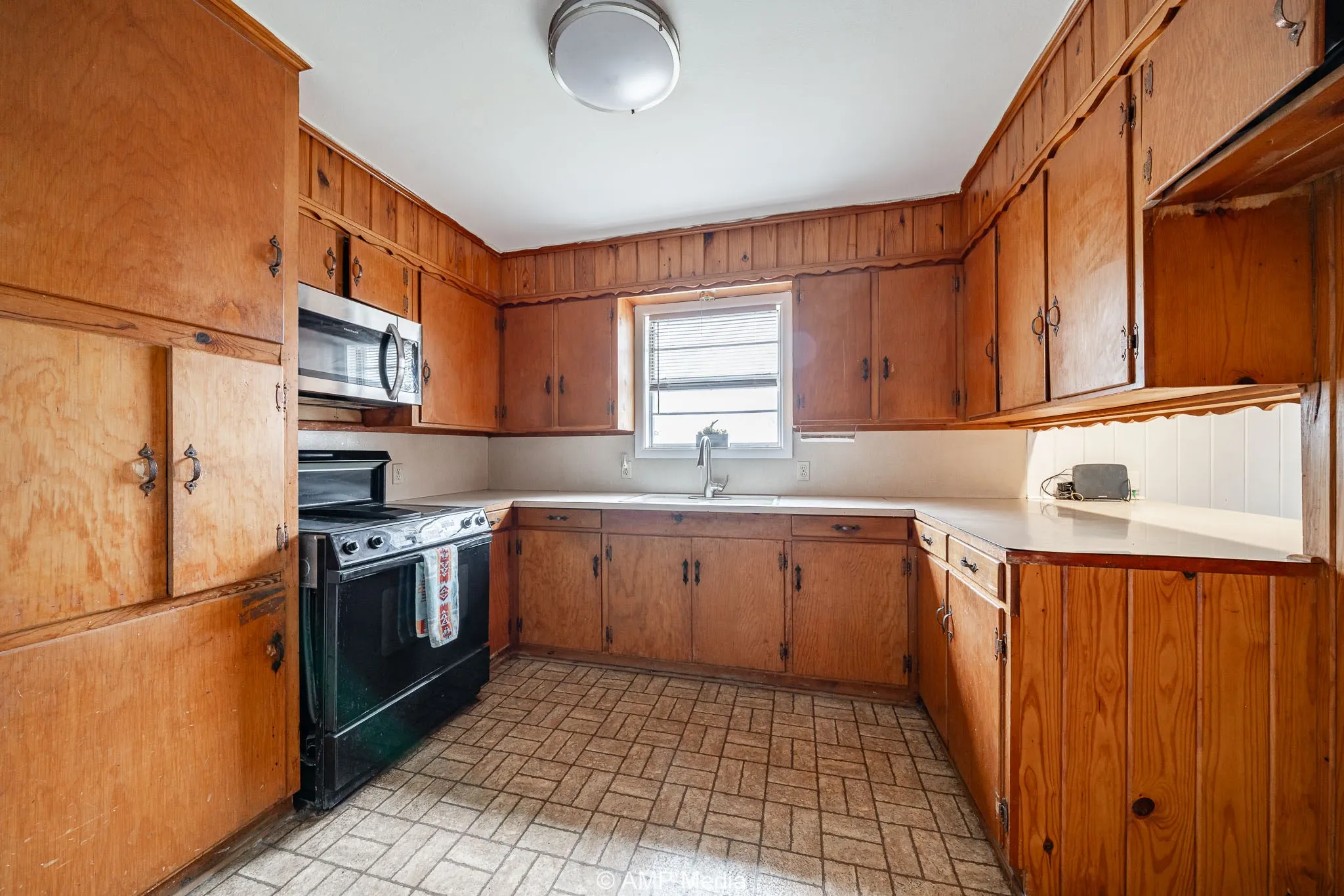 Single Family Residence For Sale in Knox County , 510 W Irving Street, Munday, Texas 76371, 2 Bedroom, 1 Bathroom, Garage spaces, 1,284 Sqft, built in 1951, Preowned, mls#21140913, Real Estate Agent in Munday, Homes For Sale in Knox county, Homes For Sale in Munday, Realtor in Munday Texas, Real Estate Brokerage Independent Realty Texas, Luminita Cordes Realtor