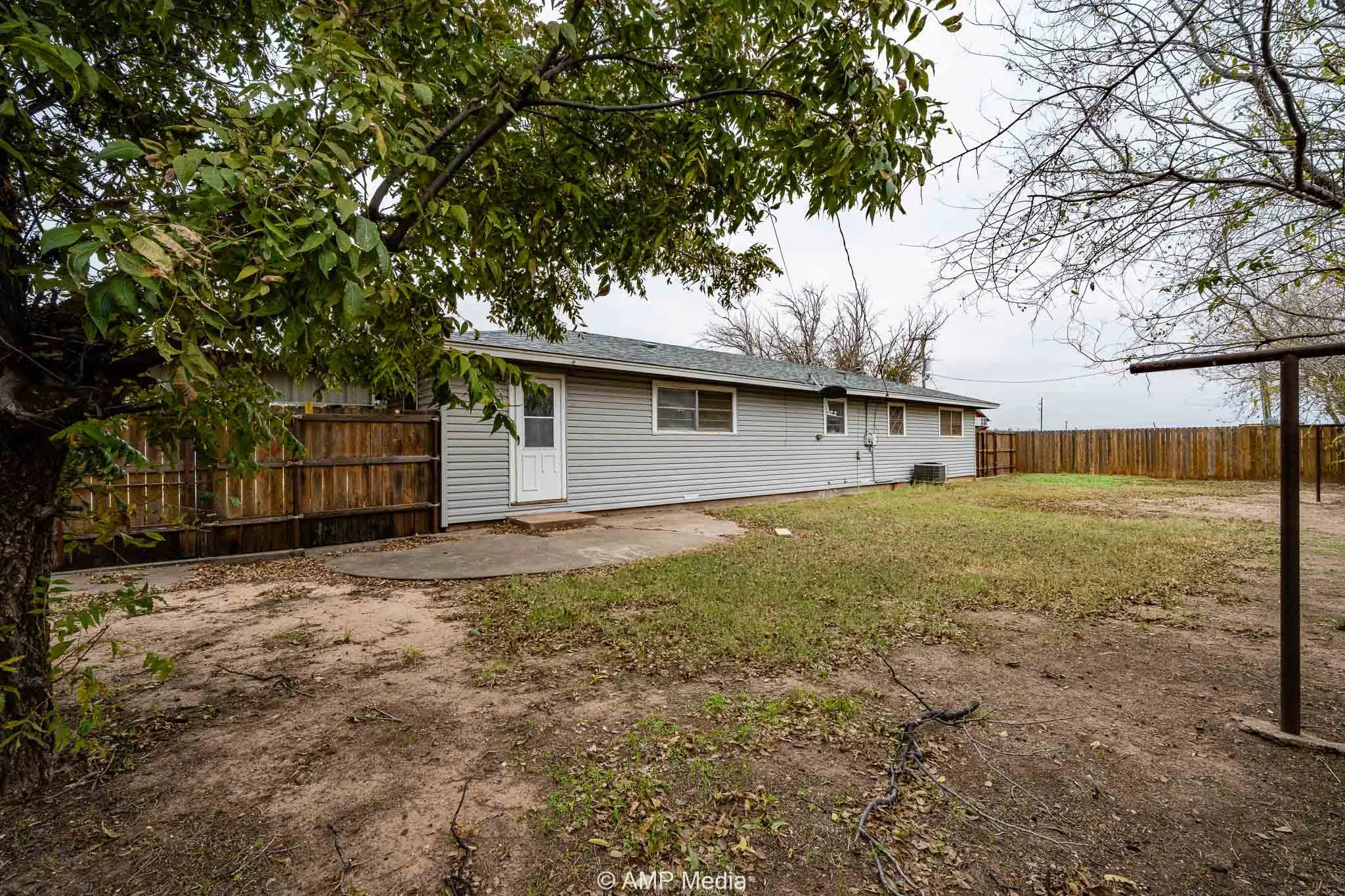 Single Family Residence For Sale in Knox County , 510 W Irving Street, Munday, Texas 76371, 2 Bedroom, 1 Bathroom, Garage spaces, 1,284 Sqft, built in 1951, Preowned, mls#21140913, Real Estate Agent in Munday, Homes For Sale in Knox county, Homes For Sale in Munday, Realtor in Munday Texas, Real Estate Brokerage Independent Realty Texas, Luminita Cordes Realtor