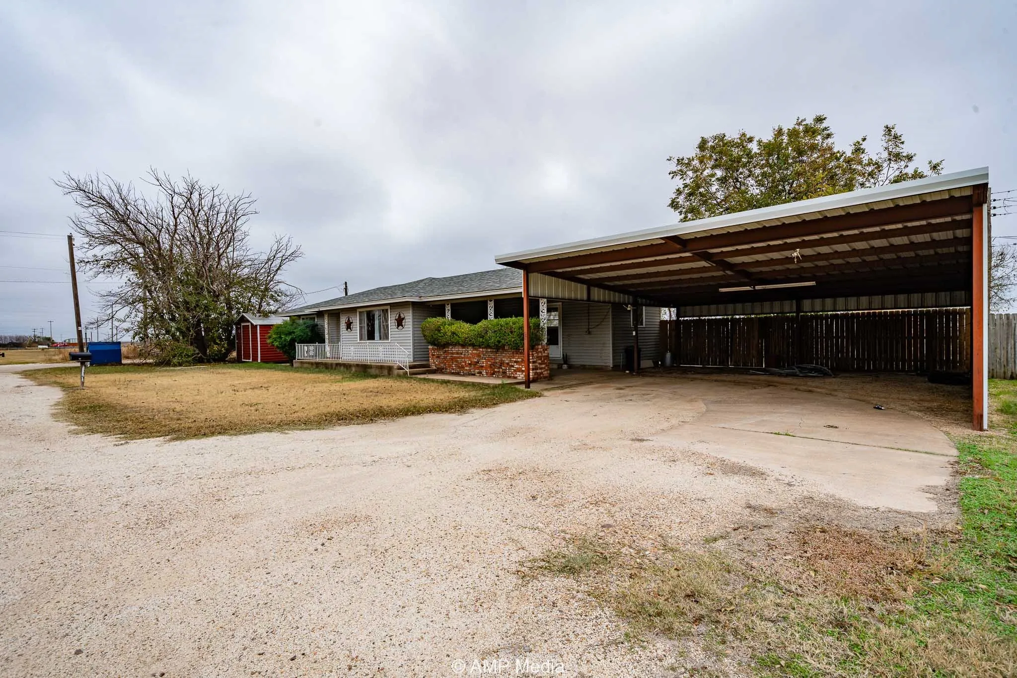 Single Family Residence For Sale in Knox County , 510 W Irving Street, Munday, Texas 76371, 2 Bedroom, 1 Bathroom, Garage spaces, 1,284 Sqft, built in 1951, Preowned, mls#21140913, Real Estate Agent in Munday, Homes For Sale in Knox county, Homes For Sale in Munday, Realtor in Munday Texas, Real Estate Brokerage Independent Realty Texas, Luminita Cordes Realtor