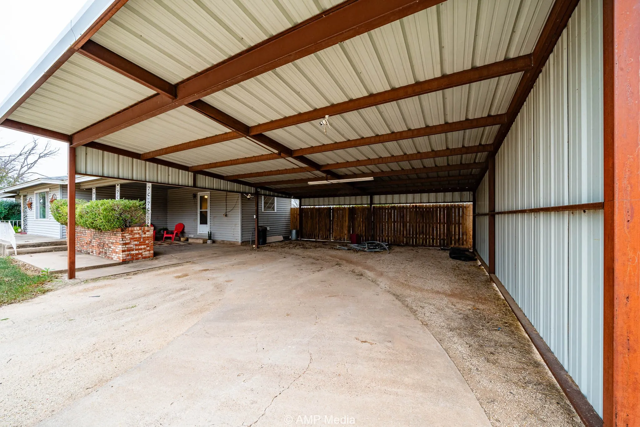 Single Family Residence For Sale in Knox County , 510 W Irving Street, Munday, Texas 76371, 2 Bedroom, 1 Bathroom, Garage spaces, 1,284 Sqft, built in 1951, Preowned, mls#21140913, Real Estate Agent in Munday, Homes For Sale in Knox county, Homes For Sale in Munday, Realtor in Munday Texas, Real Estate Brokerage Independent Realty Texas, Luminita Cordes Realtor