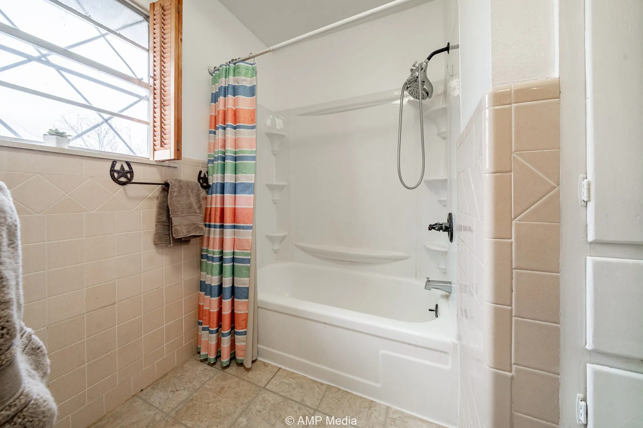 Single Family Residence For Sale in Knox County , 510 W Irving Street, Munday, Texas 76371, 2 Bedroom, 1 Bathroom, Garage spaces, 1,284 Sqft, built in 1951, Preowned, mls#21140913, Real Estate Agent in Munday, Homes For Sale in Knox county, Homes For Sale in Munday, Realtor in Munday Texas, Real Estate Brokerage Independent Realty Texas, Luminita Cordes Realtor