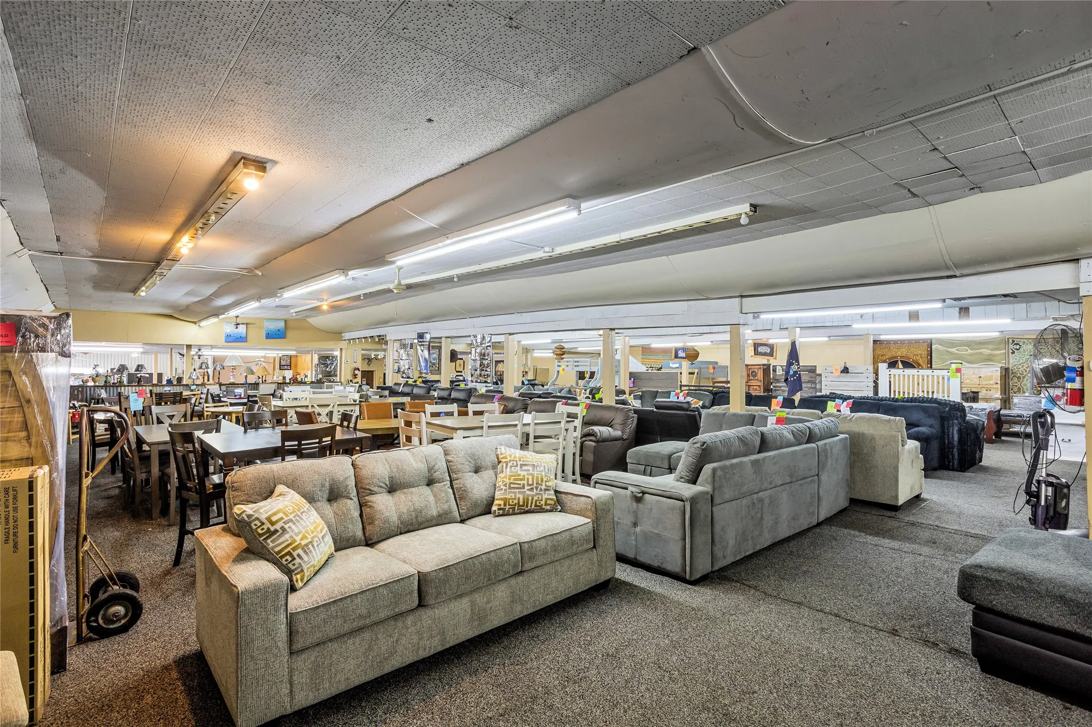 Business For Sale in Tarrant County , 2615 Jacksboro Highway, River Oaks, Texas 76114, 0, 0, Garage spaces, 0 Sqft, built in 1953, Preowned, mls#21141056, Real Estate Agent in River Oaks, Homes For Sale in Tarrant county, Homes For Sale in River Oaks, Realtor in River Oaks Texas, Real Estate Brokerage Independent Realty Texas, Luminita Cordes Realtor