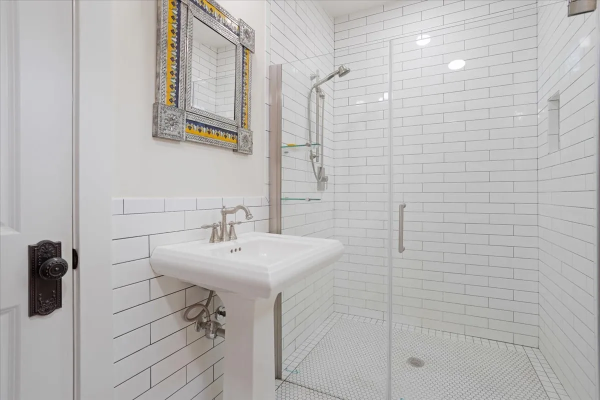 Single Family Residence For Sale in Fannin County , 300 W 6th Street, Bonham, Texas 75418, 2 Bedroom, 2 Bathroom, 2 Garage spaces, 2,094 Sqft, built in 1880, mls#21138153, Real Estate Agent in Bonham, Homes For Sale in Fannin county, Homes For Sale in Bonham, Realtor in Bonham Texas, Real Estate Brokerage Independent Realty Texas, Luminita Cordes Realtor