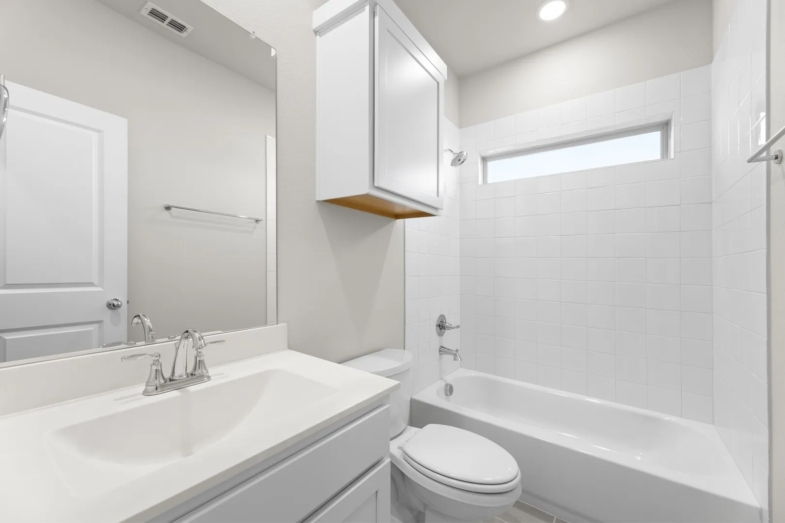 2359 Bell - 2ND Bath